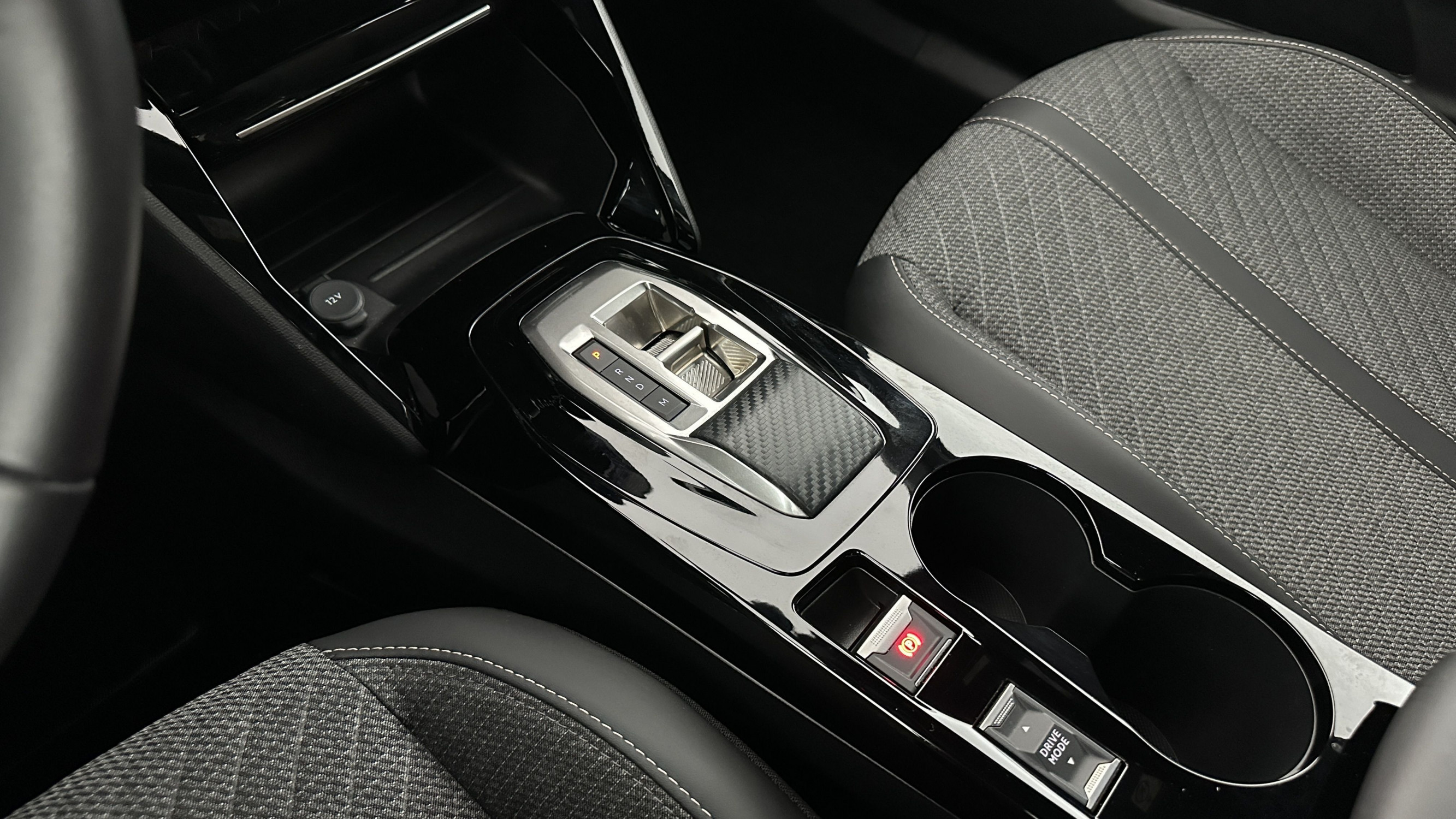 Vente en ligne Peugeot 2008 2008 II 1.2 Hybrid 145ch Allure e-DCS6  au prix de 25 010 €