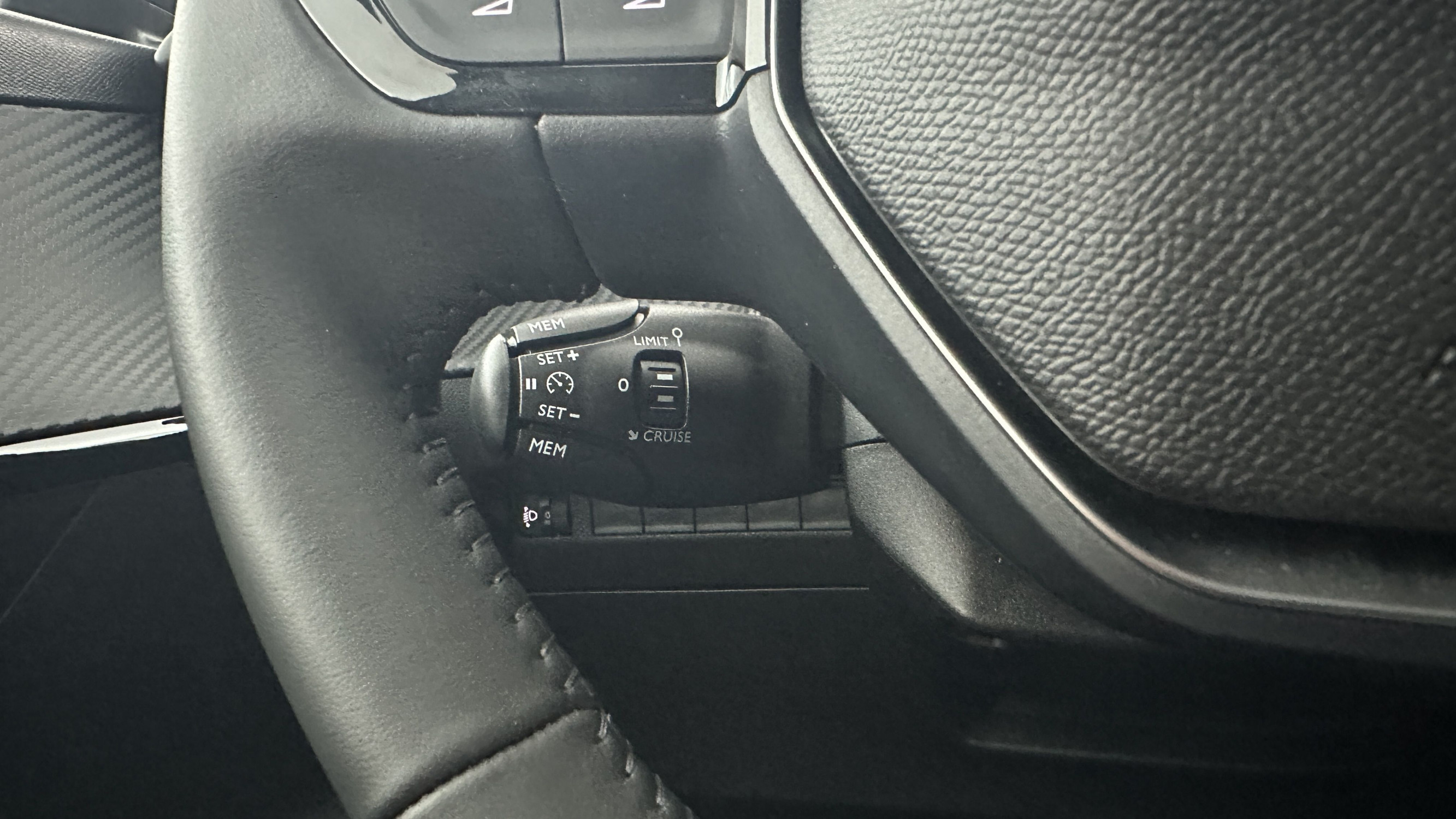 Vente en ligne Peugeot 208 208 1.2 Hybrid 110ch Allure e-DCS6 au prix de 22 400 €