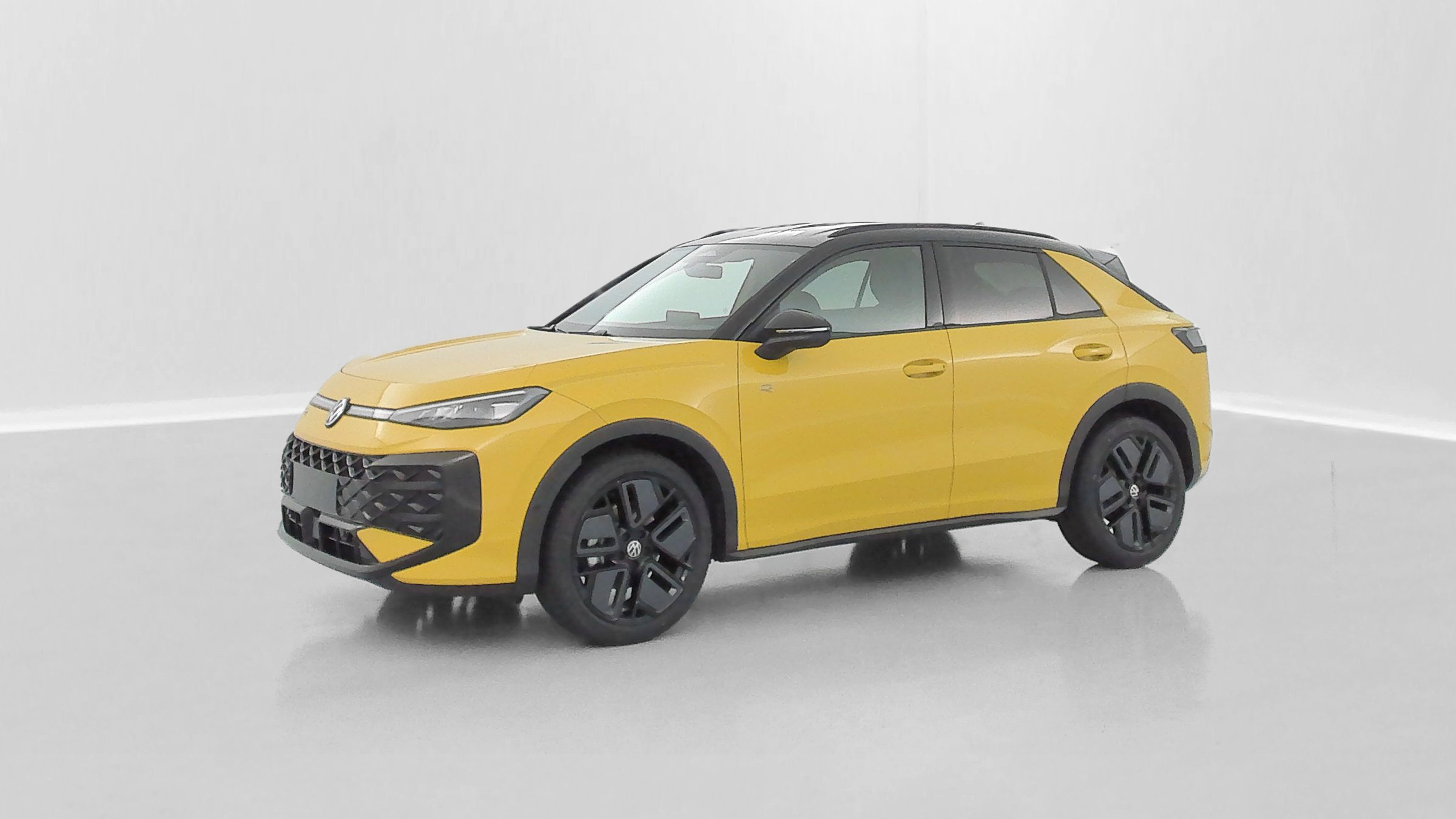 Vente en ligne Volkswagen T-Roc T-ROC 1.5 eTSI EVO2 Hybrid 150ch R-Line DSG7 au prix de 37 600 €