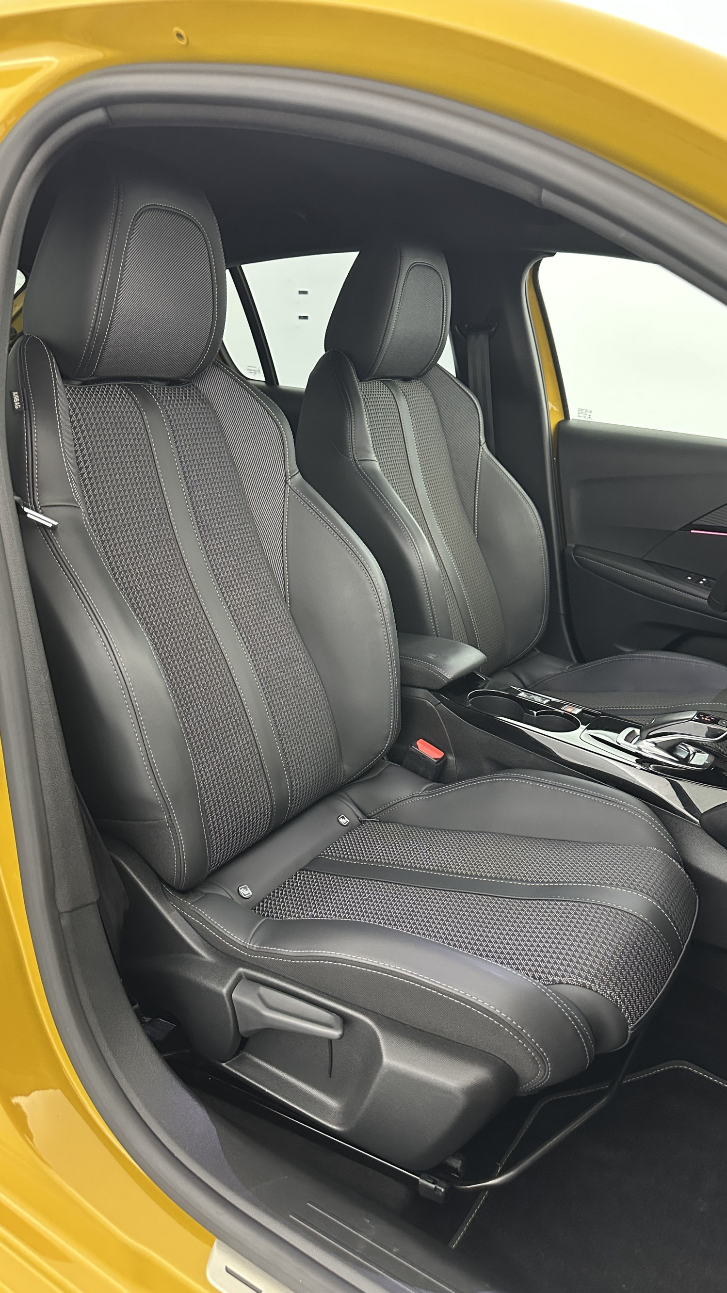 Vente en ligne Peugeot 208 208 II 1.2 PureTech 100ch GT EAT8 au prix de 19 510 €