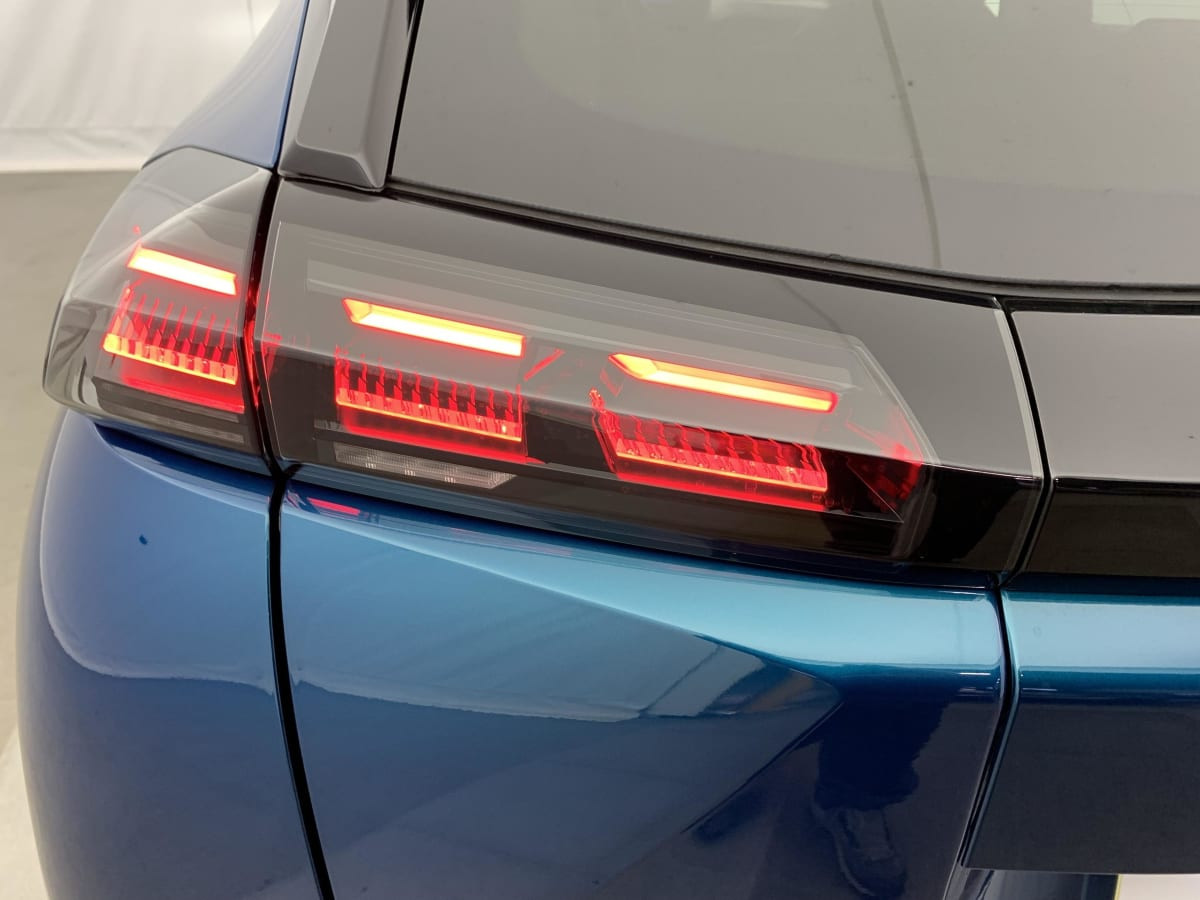 Vente en ligne Peugeot 2008 Hybrid 145 e-DCS6 Allure au prix de 24 380 €