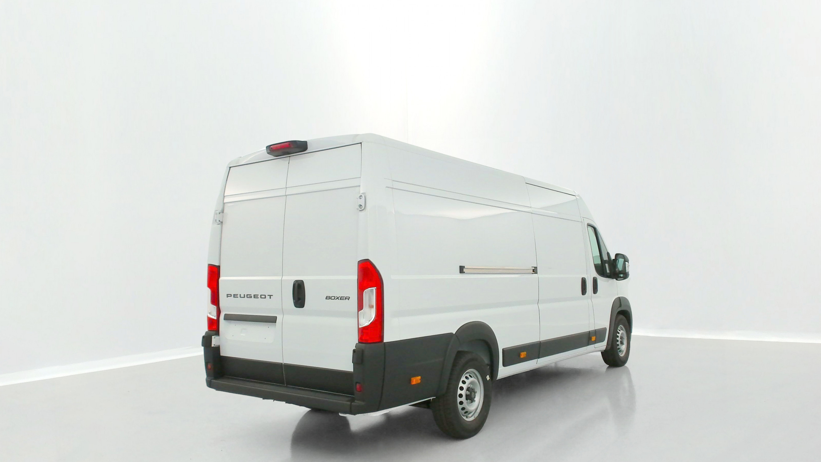 Vente en ligne Peugeot Boxer Fourgon BOXER  II L4H2 3.5 MAXI 2.2 180ch BVA8 au prix de 38 580 €