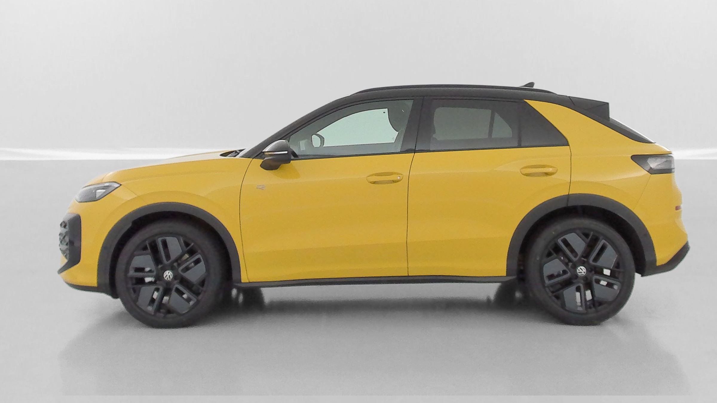 Vente en ligne Volkswagen T-Roc T-ROC 1.5 eTSI EVO2 Hybrid 150ch R-Line DSG7 au prix de 37 600 €
