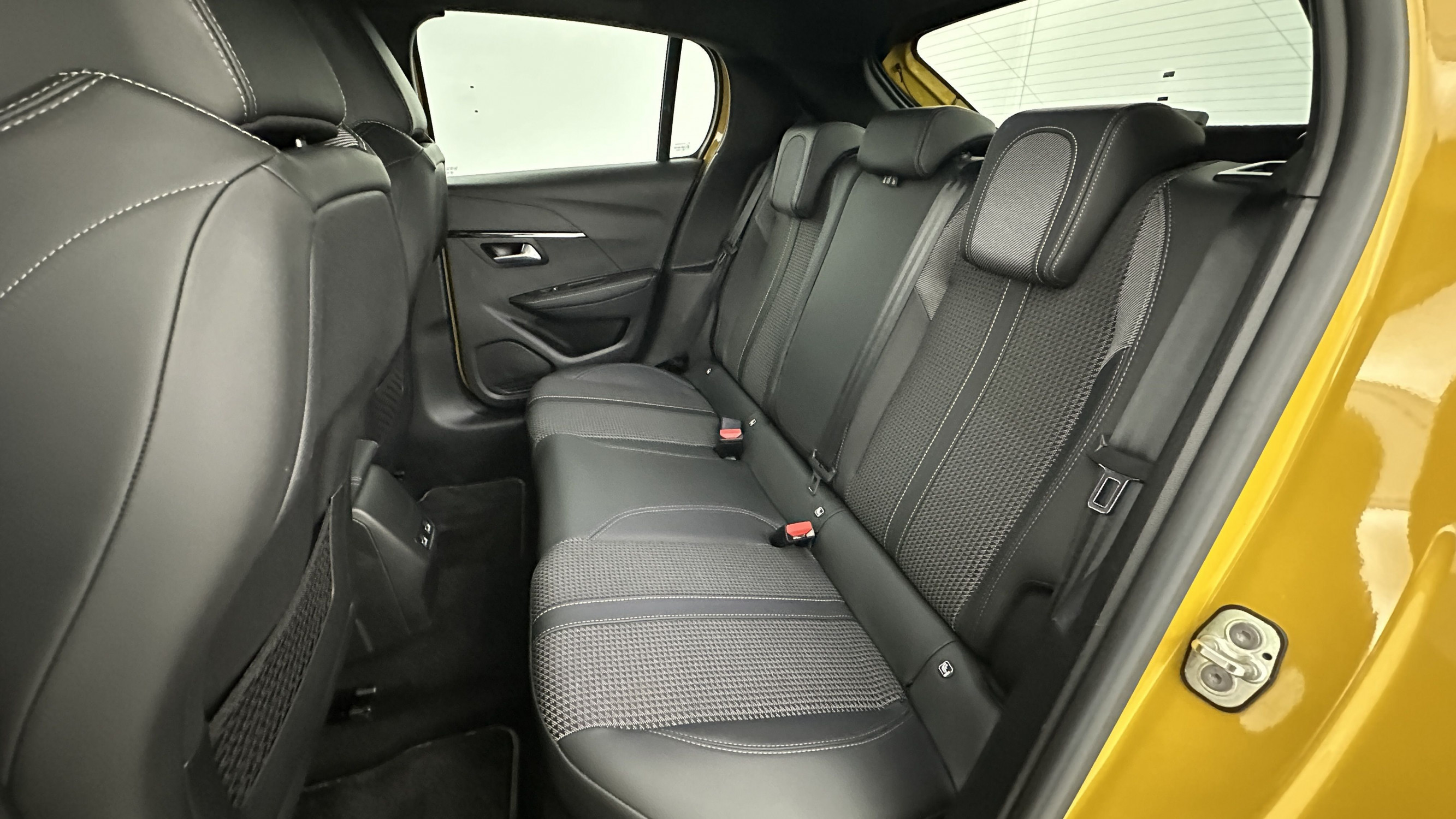 Vente en ligne Peugeot 208 208 II 1.2 PureTech 100ch GT EAT8 au prix de 19 510 €
