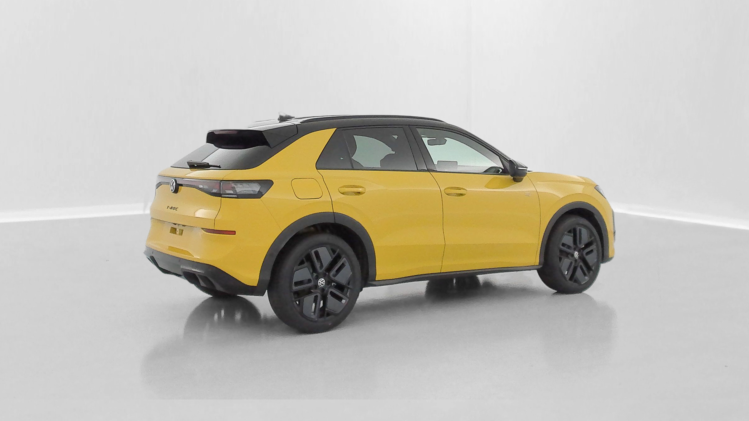 Vente en ligne Volkswagen T-Roc T-ROC 1.5 eTSI EVO2 Hybrid 150ch R-Line DSG7 au prix de 37 600 €