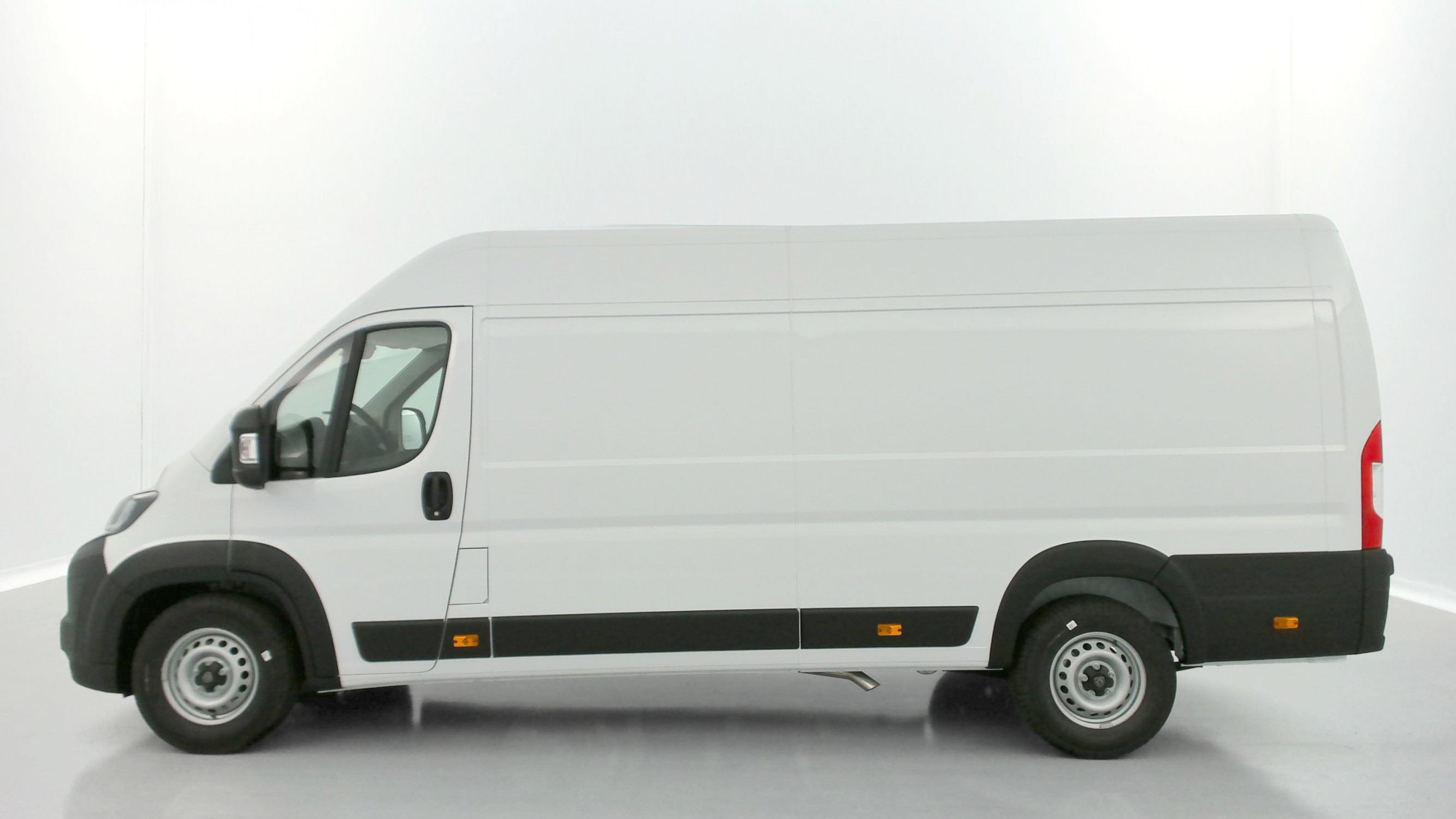 Vente en ligne Peugeot Boxer Fourgon BOXER  II L4H2 3.5 MAXI 2.2 180ch BVA8 au prix de 38 580 €
