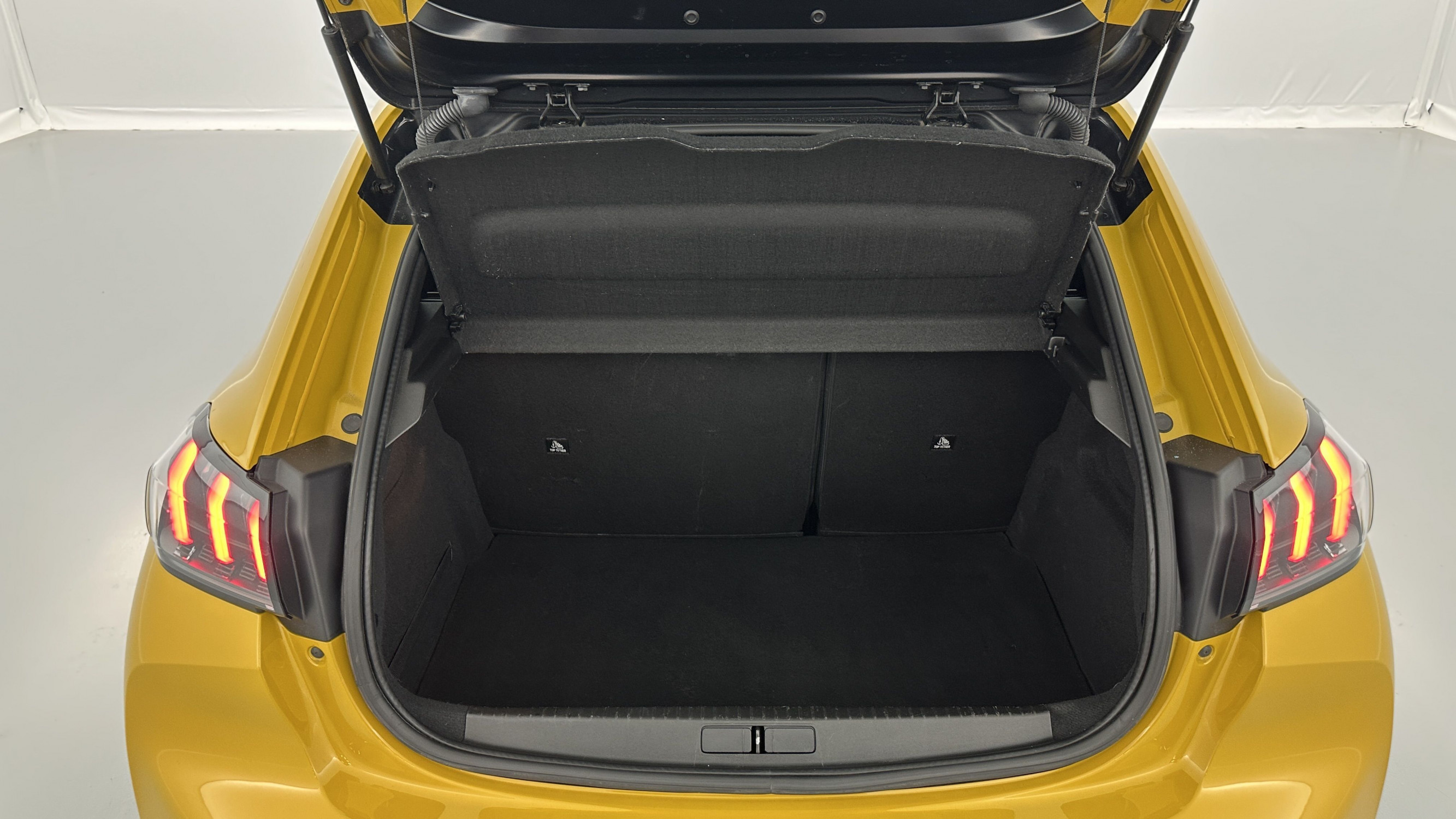 Vente en ligne Peugeot 208 208 II 1.2 PureTech 100ch GT EAT8 au prix de 19 510 €