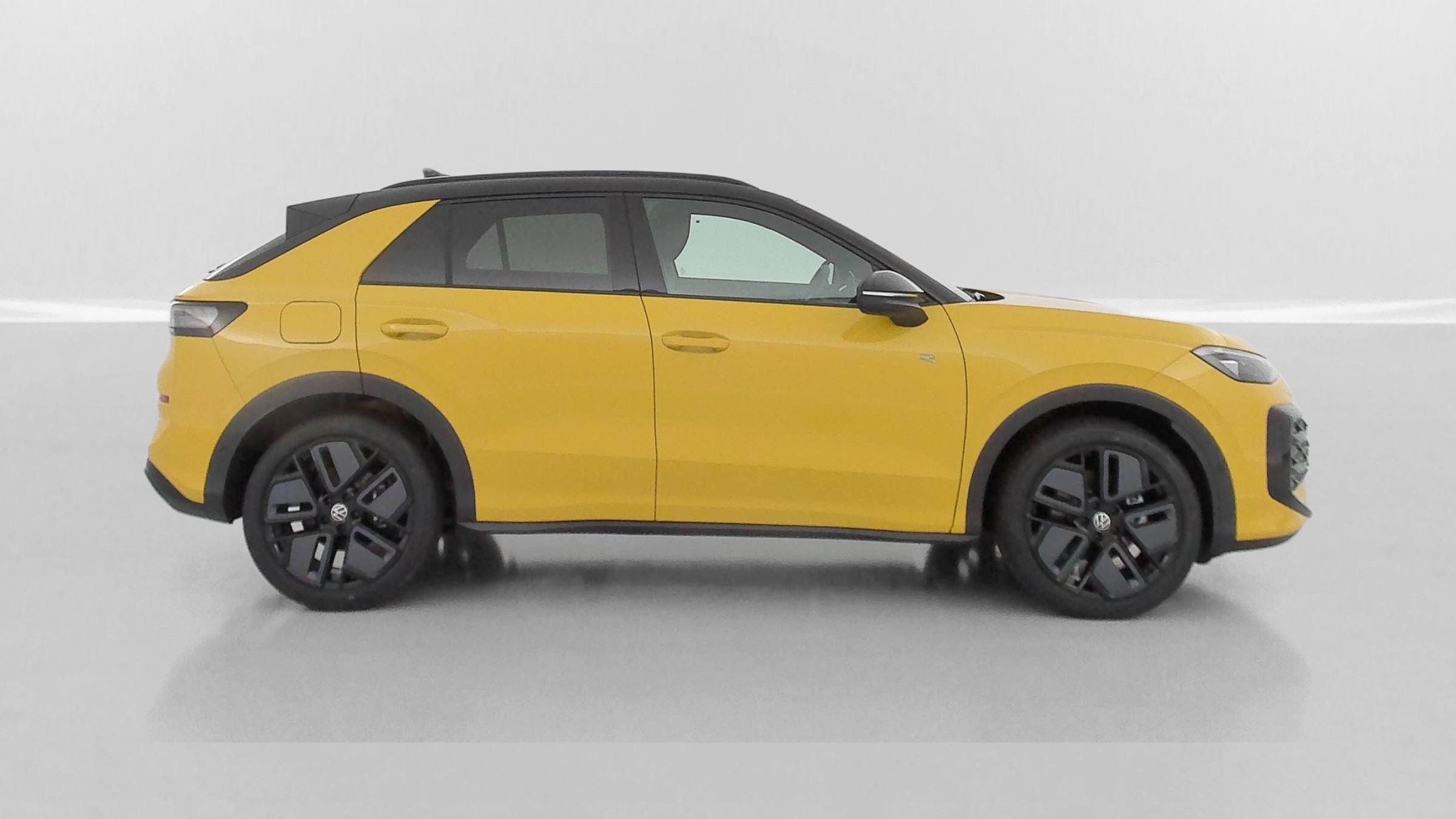 Vente en ligne Volkswagen T-Roc T-ROC 1.5 eTSI EVO2 Hybrid 150ch R-Line DSG7 au prix de 37 600 €