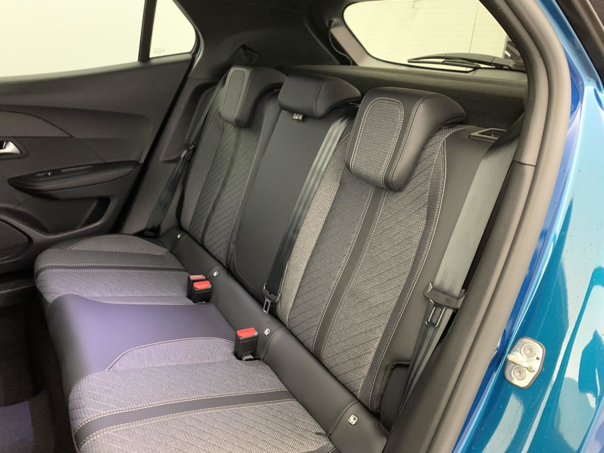 Vente en ligne Peugeot 2008 Hybrid 145 e-DCS6 Allure au prix de 24 380 €