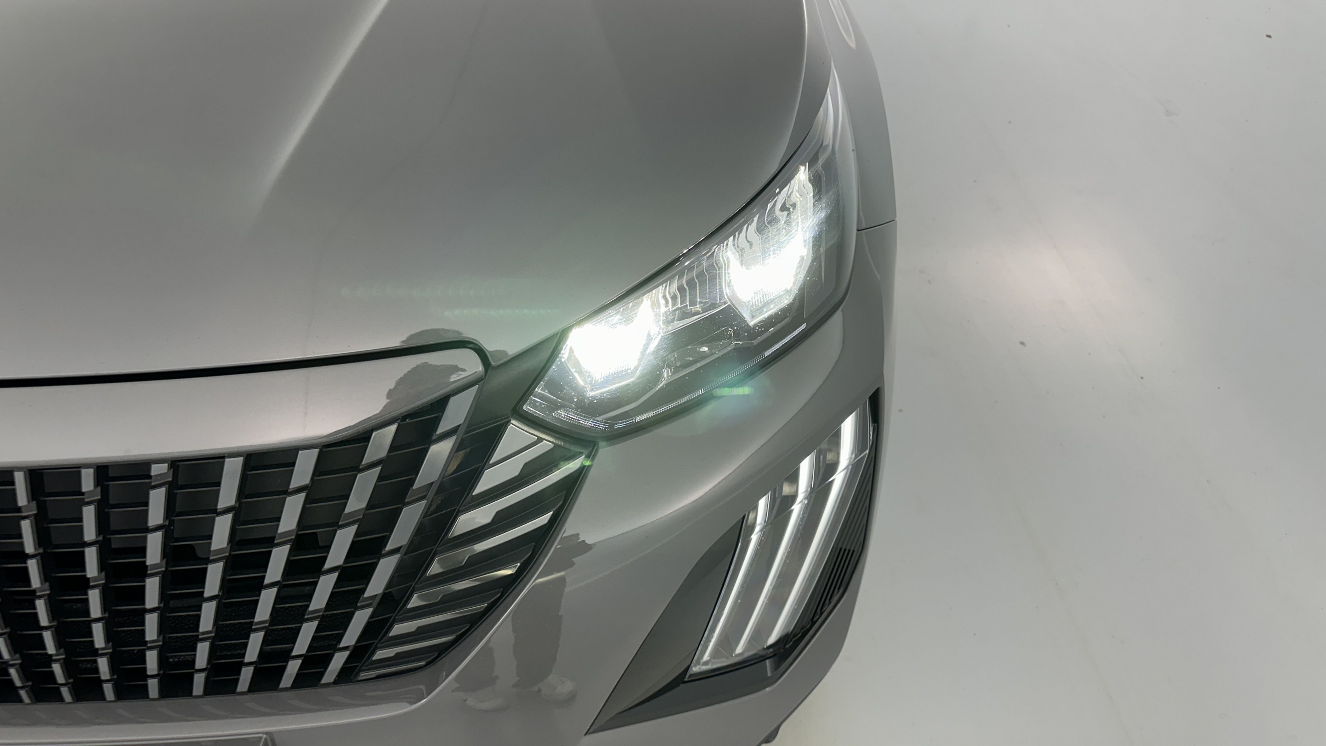 Vente en ligne Peugeot 2008 2008 1.2 PureTech 100ch Allure au prix de 21 500 €