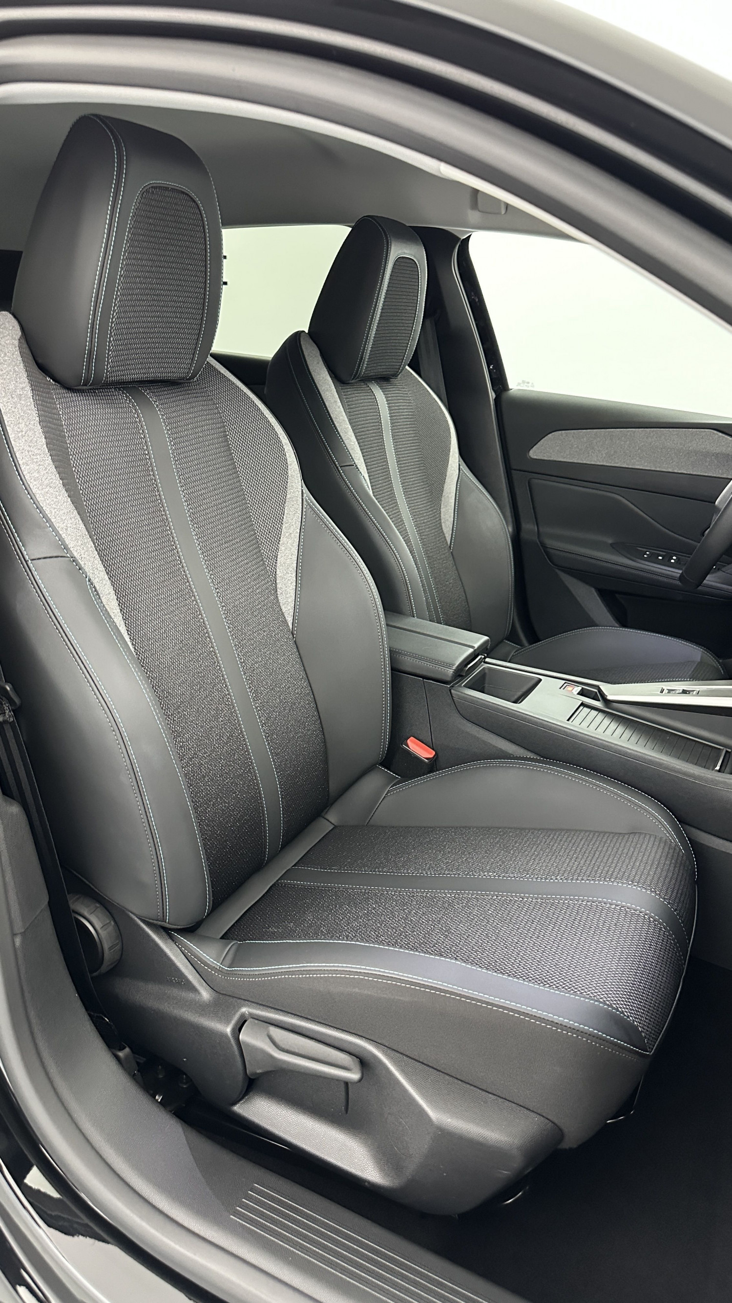 Vente en ligne Peugeot 308 308 1.2 Hybrid 136ch Allure e-DCS6 au prix de 24 710 €