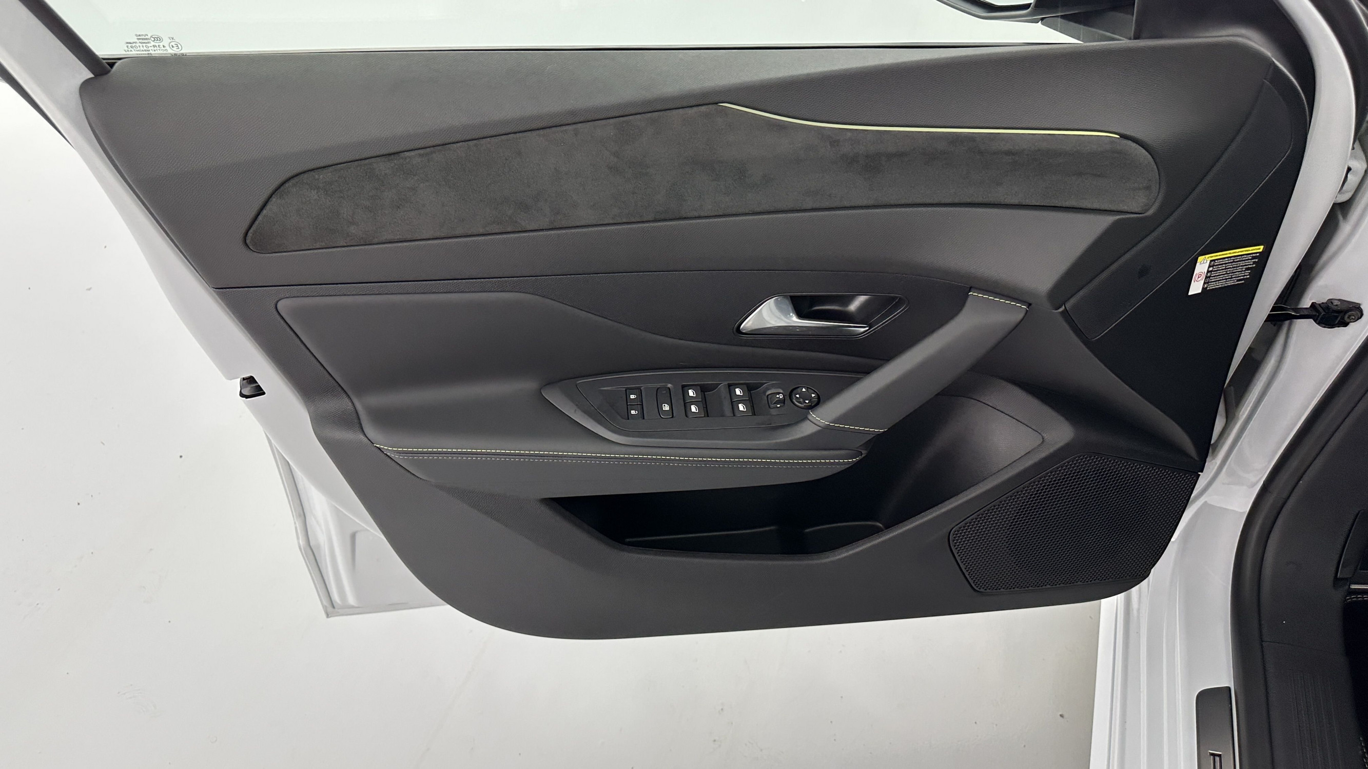 Vente en ligne Peugeot 308 308 III(2) 1.2 Hybrid 145ch GT e-DCS6 au prix de 29 710 €