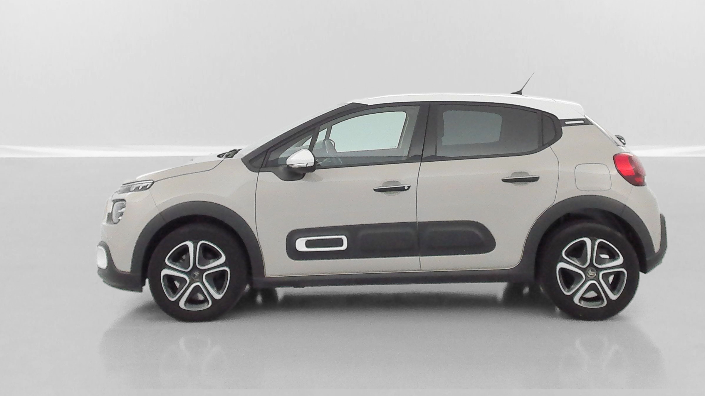 Vente en ligne Citroën C3 C3 III 1.2 PureTech 83ch Shine au prix de 16 510 €