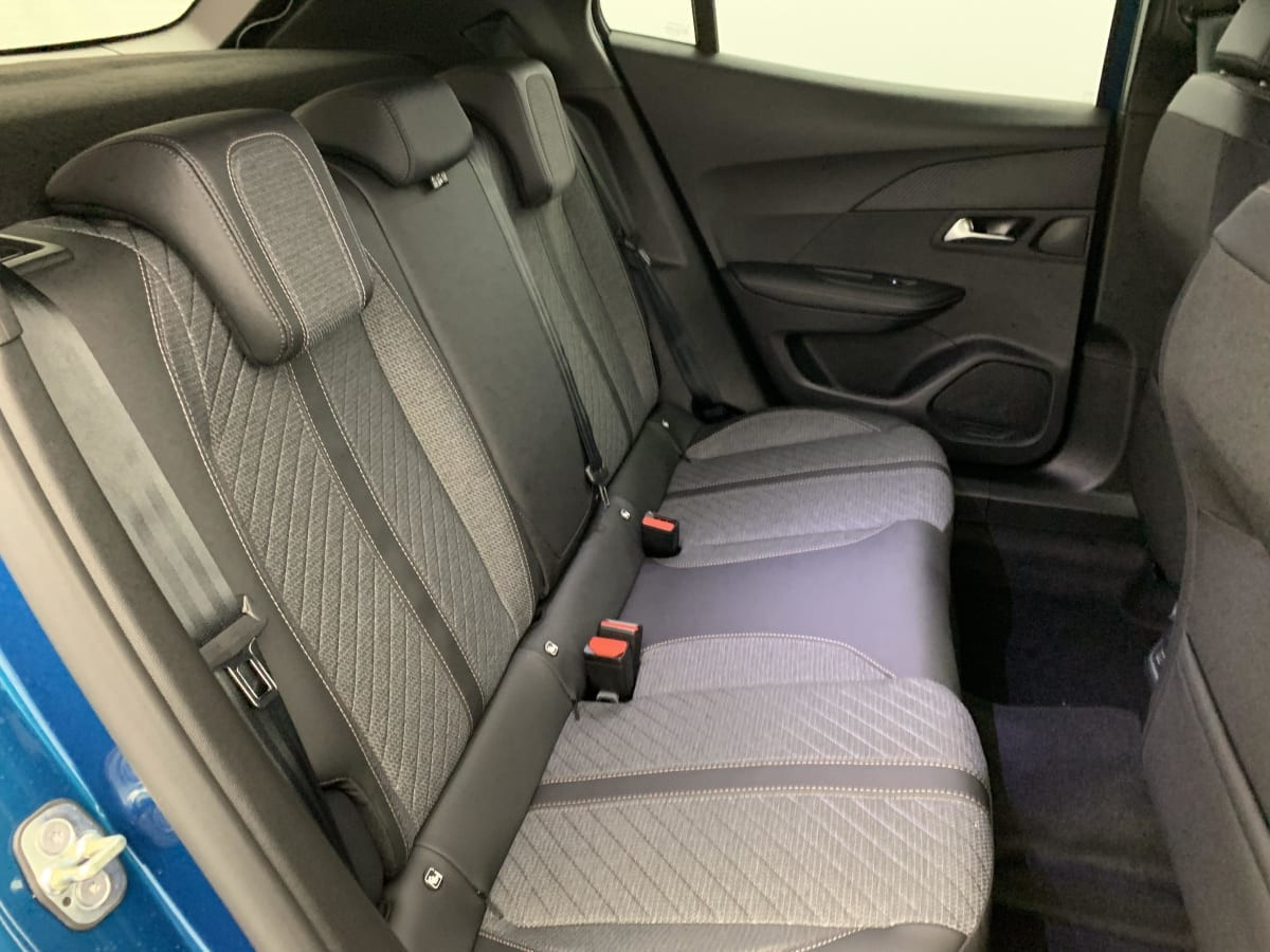 Vente en ligne Peugeot 2008 Hybrid 145 e-DCS6 Allure au prix de 24 380 €