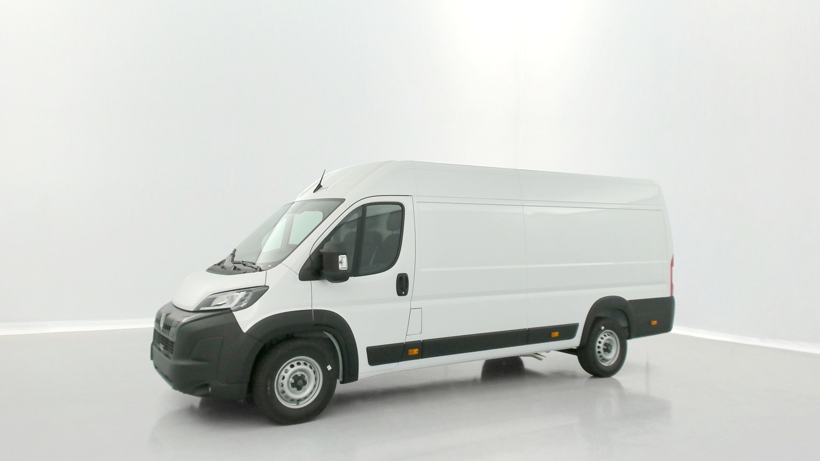 Vente en ligne Peugeot Boxer Fourgon BOXER  II L4H2 3.5 MAXI 2.2 180ch BVA8 au prix de 38 580 €