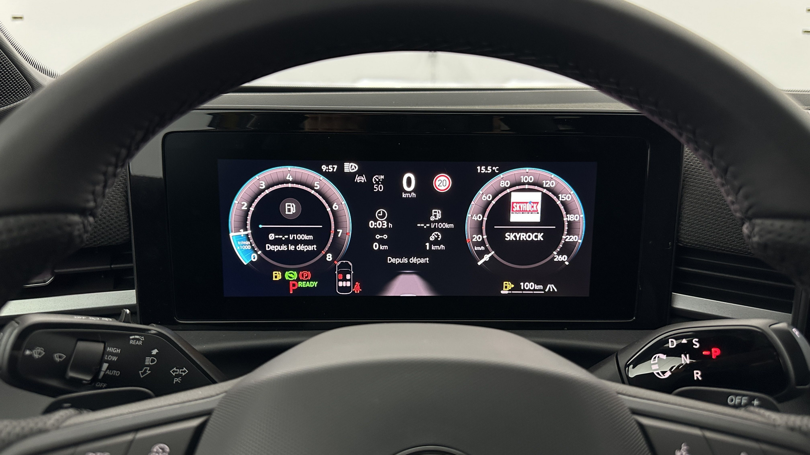 Vente en ligne Volkswagen T-Roc T-ROC 1.5 eTSI EVO2 Hybrid 150ch R-Line DSG7 au prix de 37 600 €