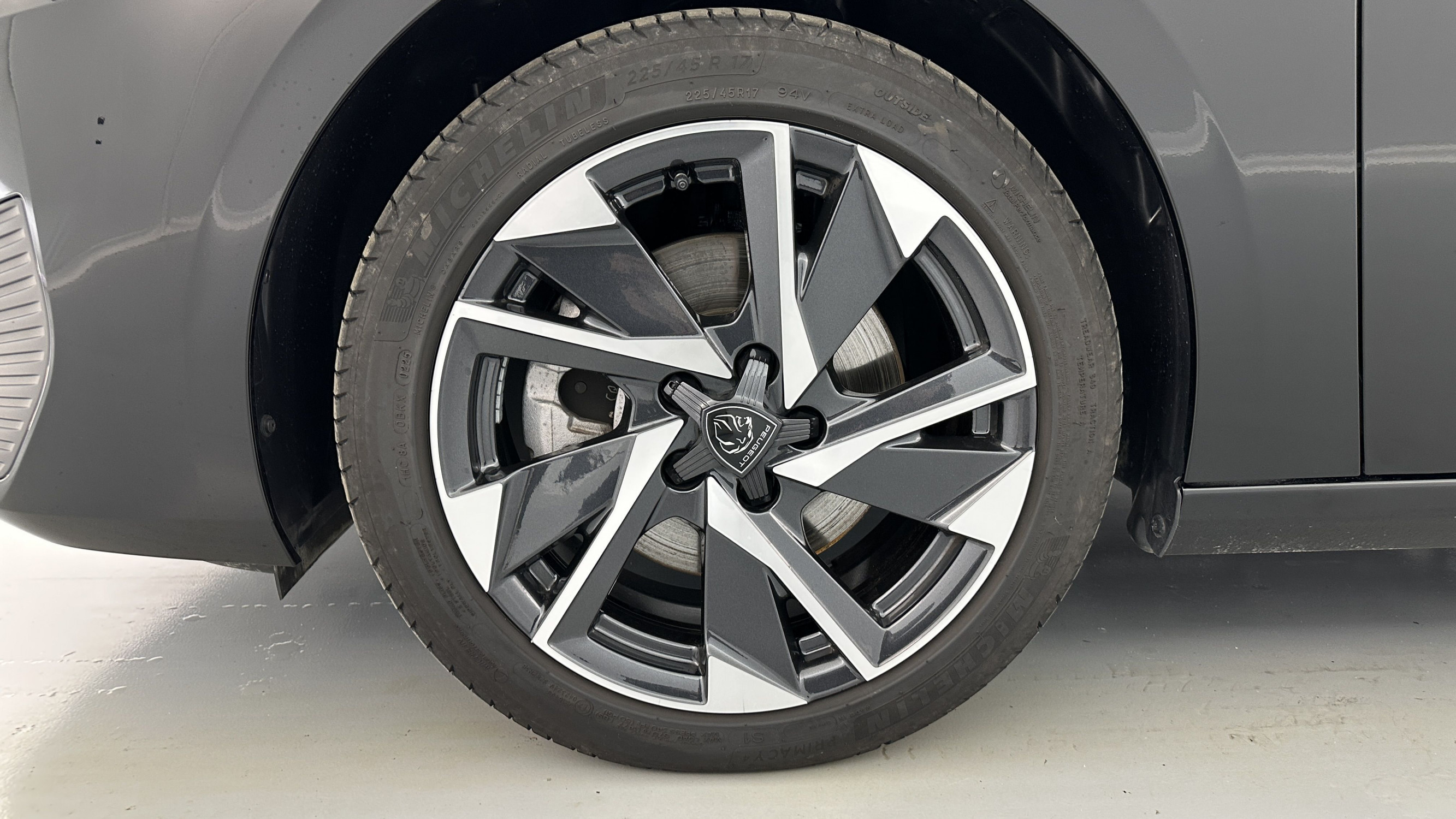 Vente en ligne Peugeot 308 308 1.2 Hybrid 136ch Allure e-DCS6 au prix de 24 710 €