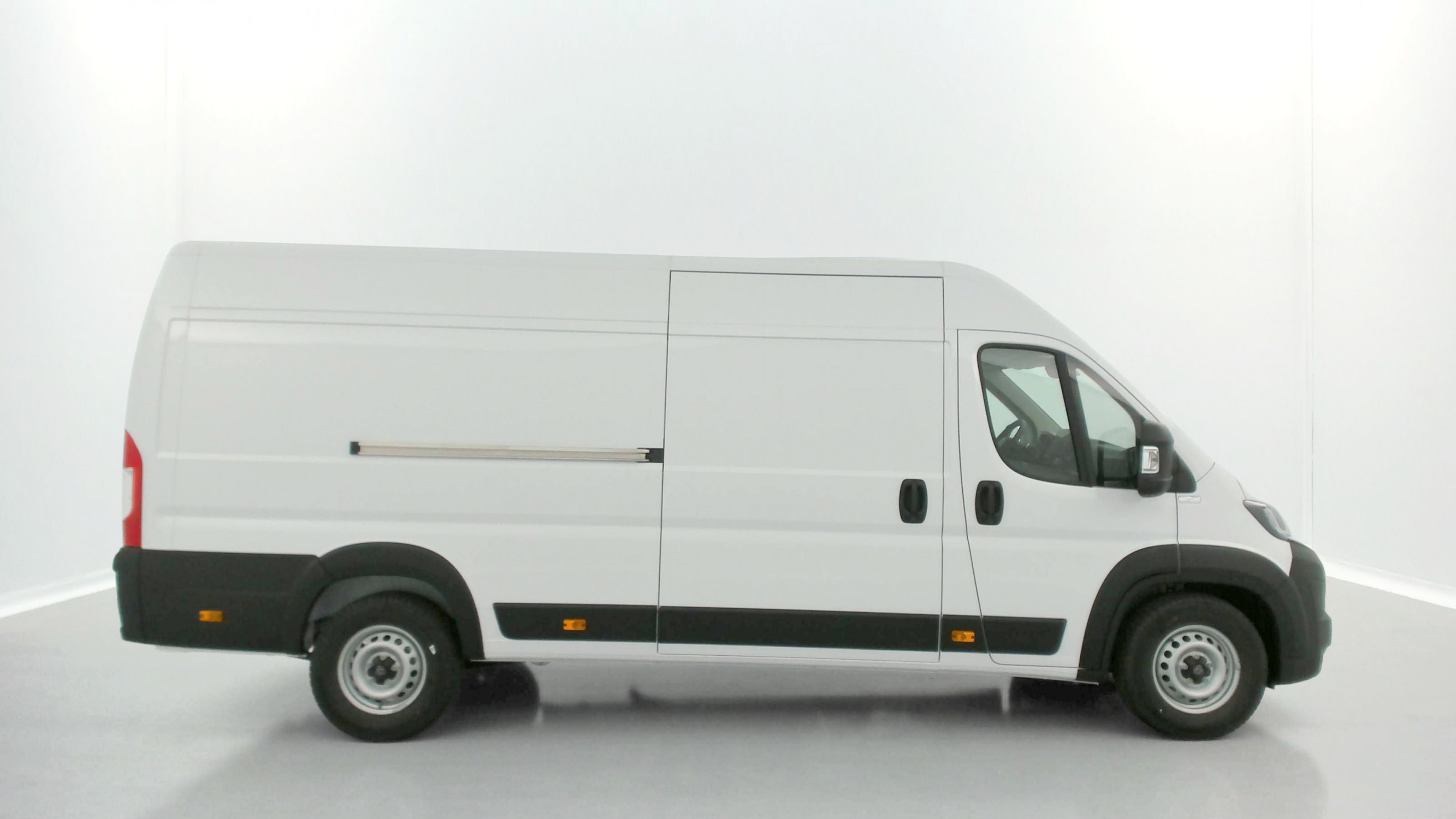 Vente en ligne Peugeot Boxer Fourgon BOXER  II L4H2 3.5 MAXI 2.2 180ch BVA8 au prix de 38 580 €