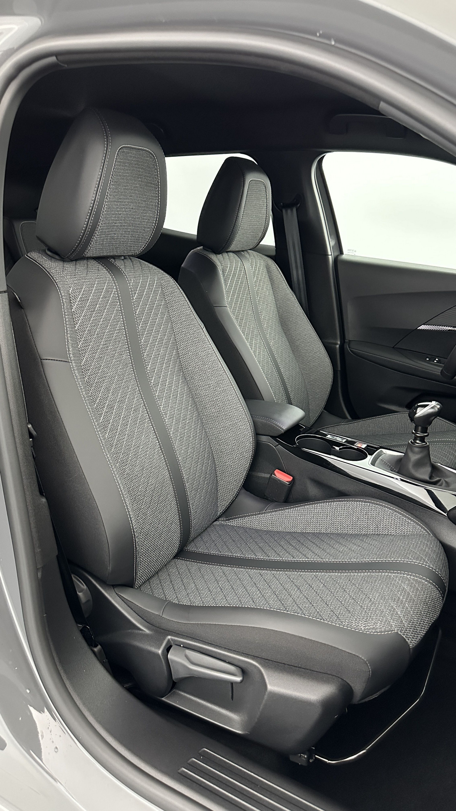 Vente en ligne Peugeot 2008 2008 1.2 PureTech 100ch Allure au prix de 21 500 €