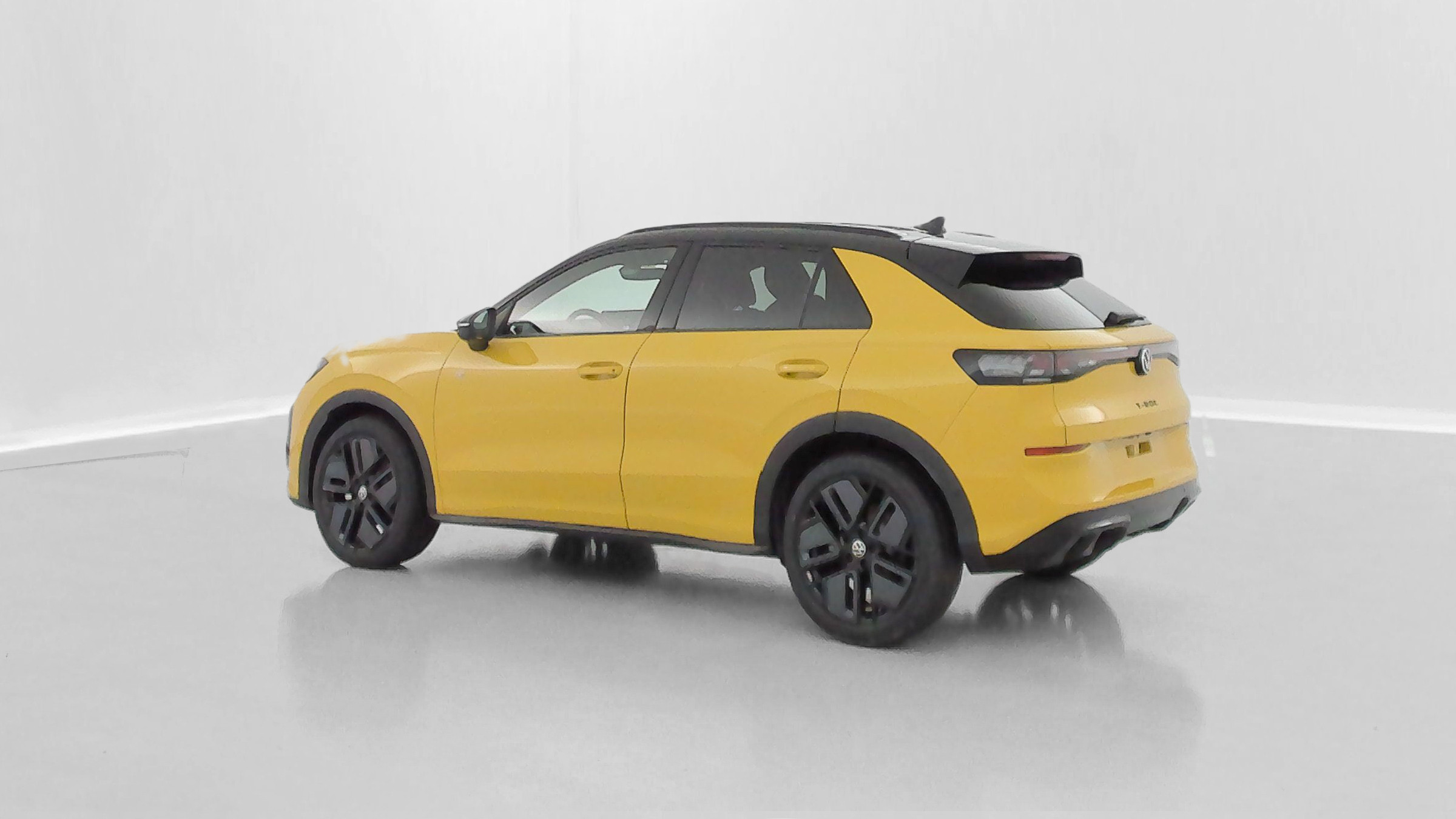 Vente en ligne Volkswagen T-Roc T-ROC 1.5 eTSI EVO2 Hybrid 150ch R-Line DSG7 au prix de 37 600 €