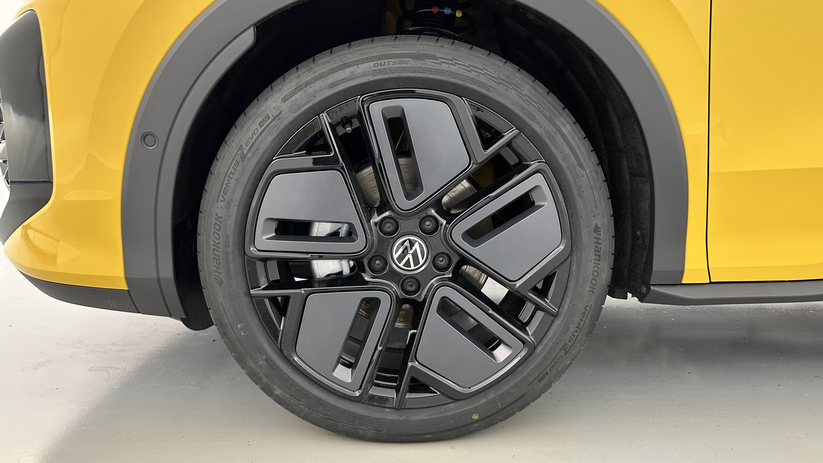Vente en ligne Volkswagen T-Roc T-ROC 1.5 eTSI EVO2 Hybrid 150ch R-Line DSG7 au prix de 37 600 €
