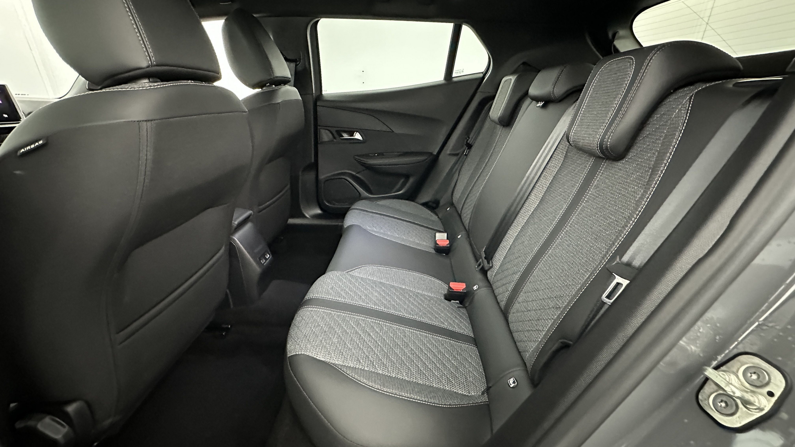 Vente en ligne Peugeot 2008 2008 1.2 PureTech 100ch Allure au prix de 21 500 €