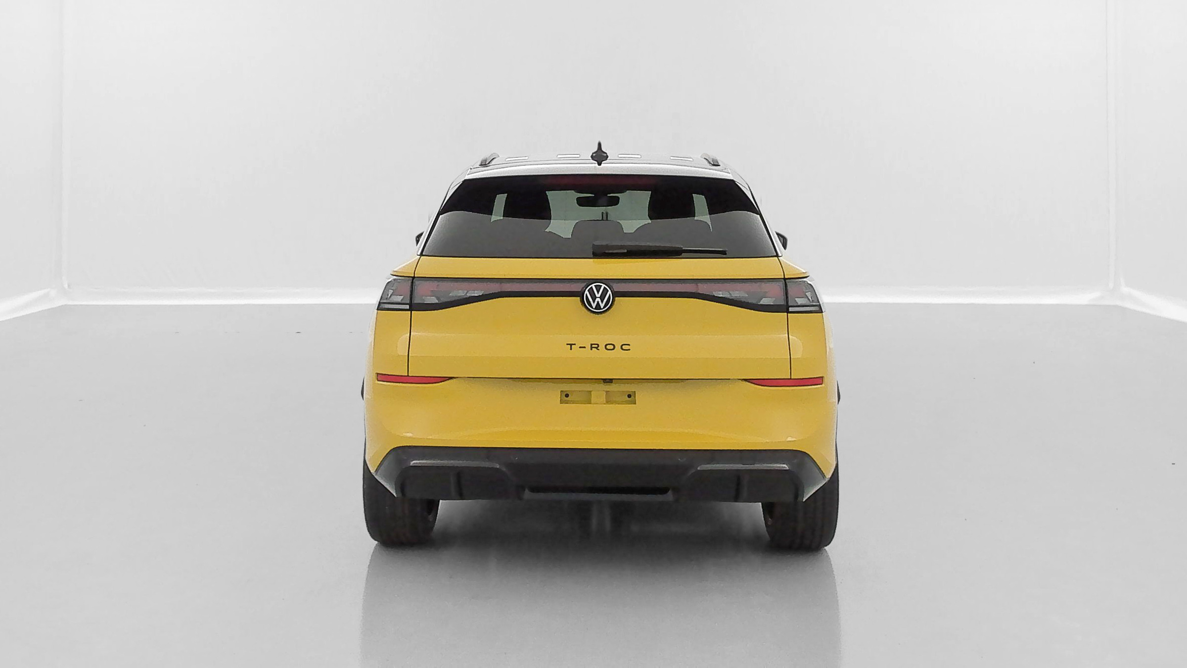 Vente en ligne Volkswagen T-Roc T-ROC 1.5 eTSI EVO2 Hybrid 150ch R-Line DSG7 au prix de 37 600 €