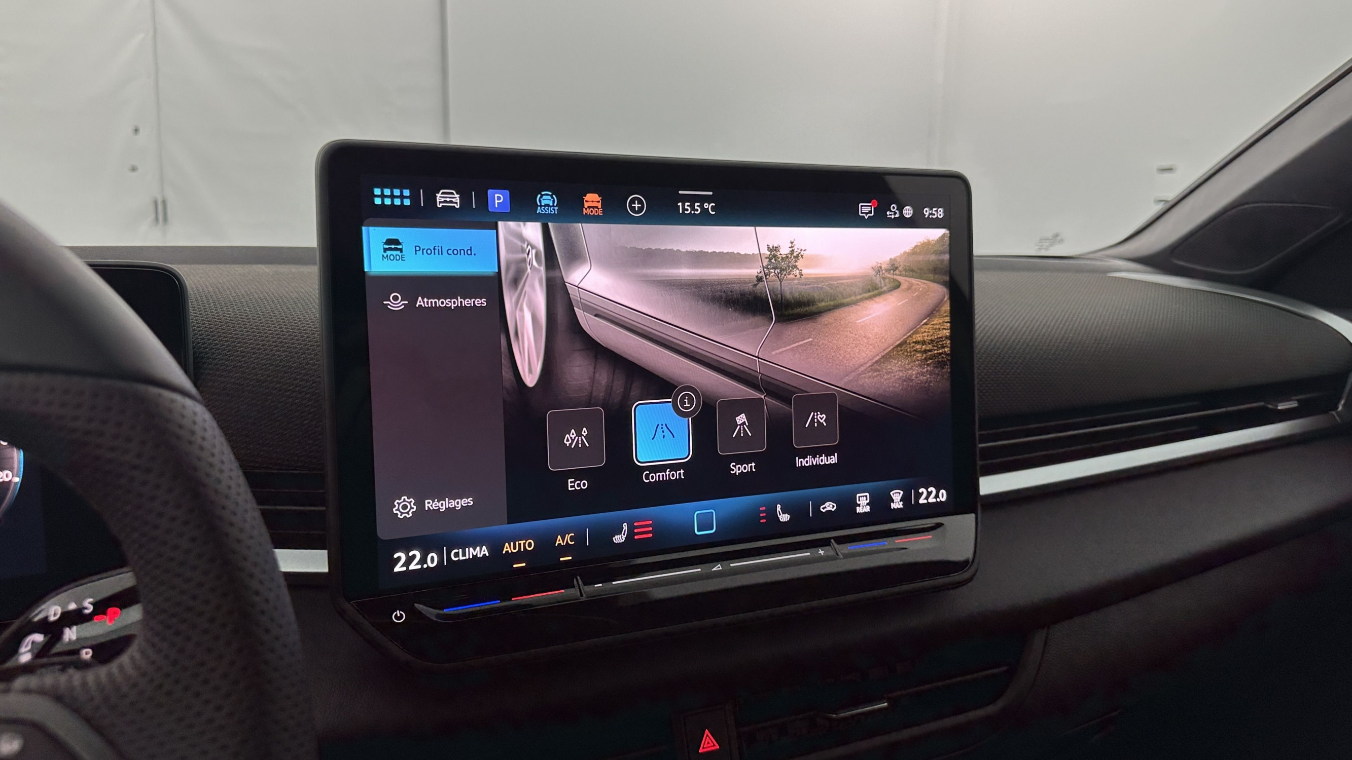 Vente en ligne Volkswagen T-Roc T-ROC 1.5 eTSI EVO2 Hybrid 150ch R-Line DSG7 au prix de 37 600 €