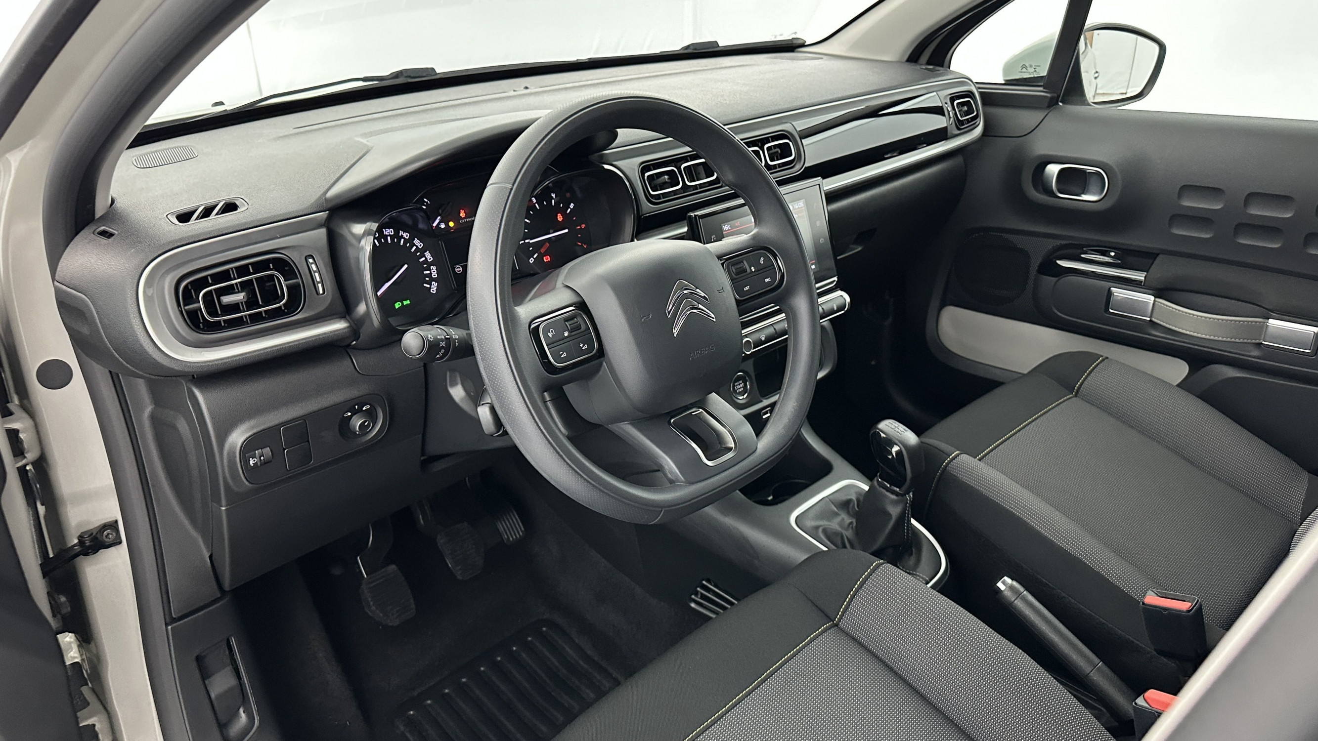 Vente en ligne Citroën C3 C3 III 1.2 PureTech 83ch Shine au prix de 16 510 €