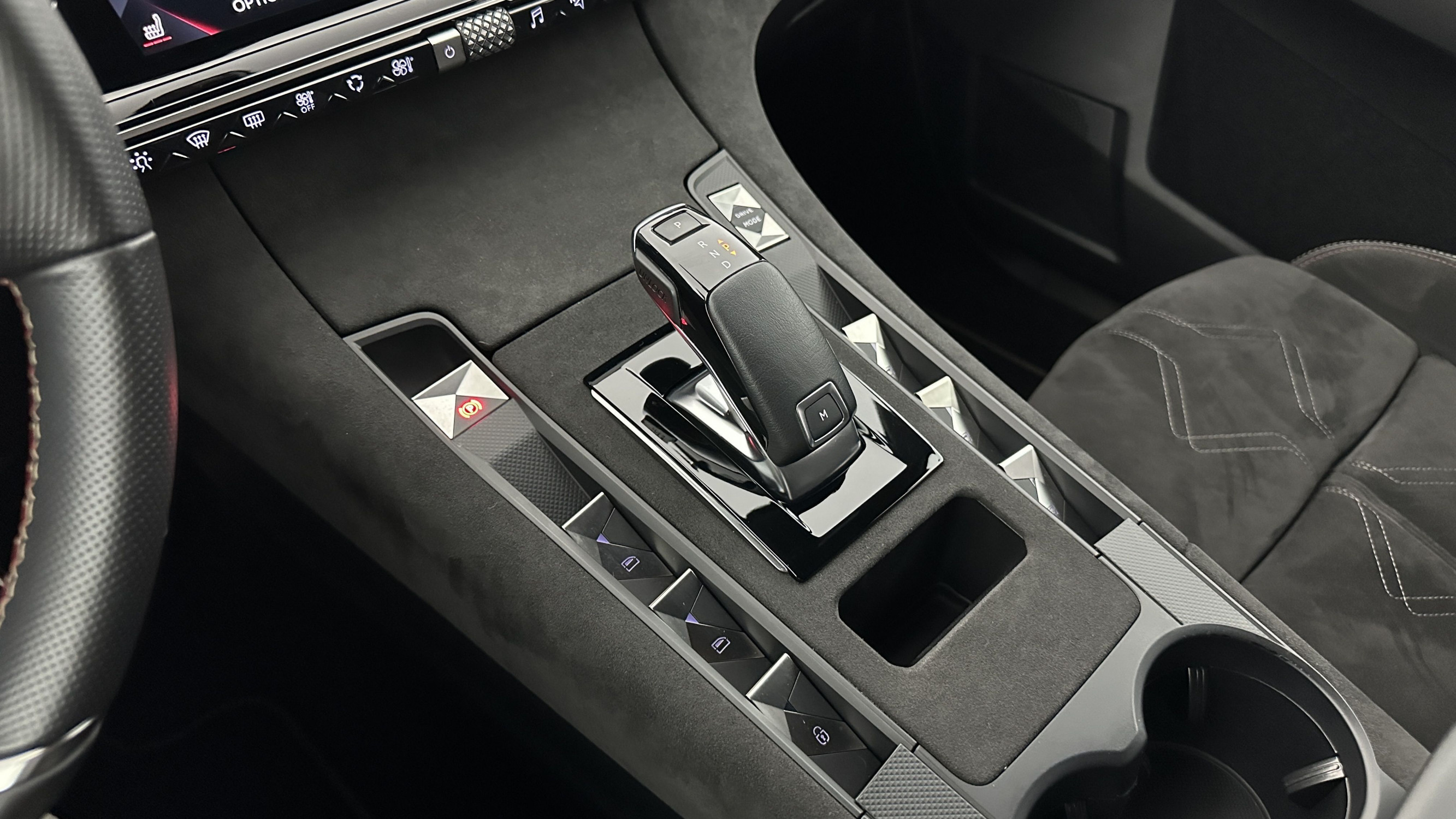 Vente en ligne Ds DS7 Crossback DS7 CROSSBACK 1.6 PureTech 180ch Performance Line EAT8 au prix de 28 400 €