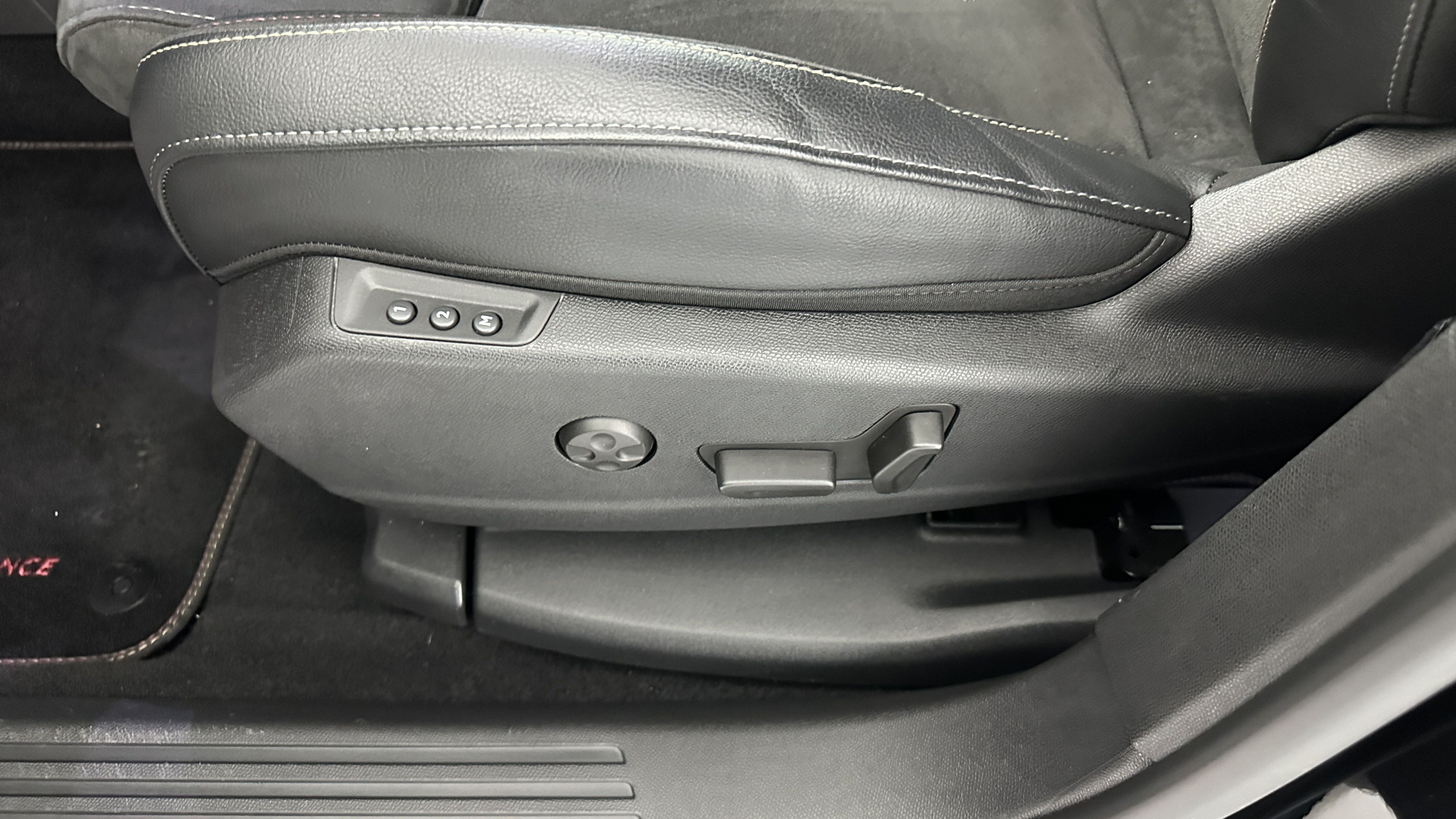 Vente en ligne Ds DS7 Crossback DS7 CROSSBACK 1.6 PureTech 180ch Performance Line EAT8 au prix de 28 400 €