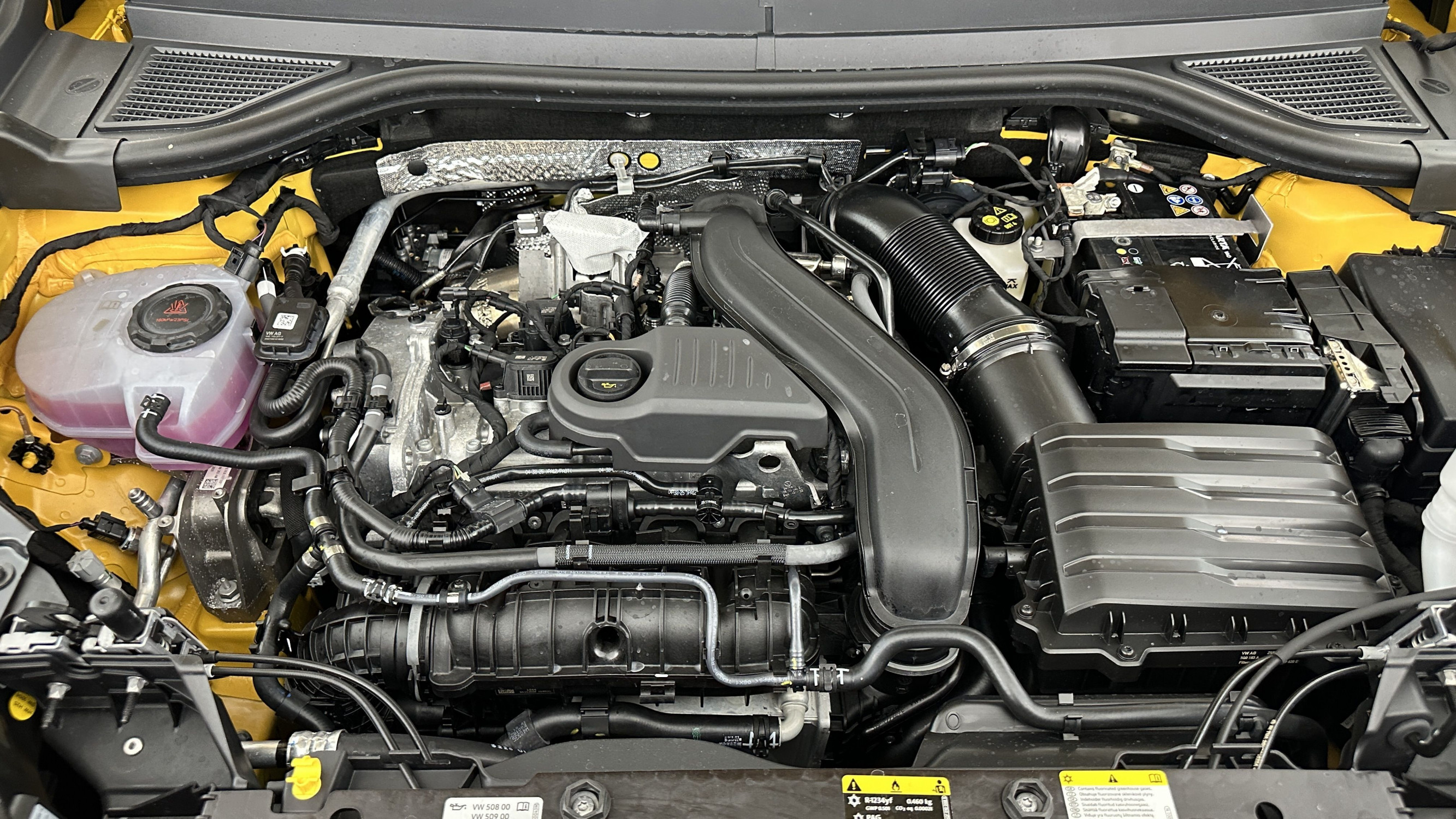 Vente en ligne Volkswagen T-Roc T-ROC 1.5 eTSI EVO2 Hybrid 150ch R-Line DSG7 au prix de 37 600 €