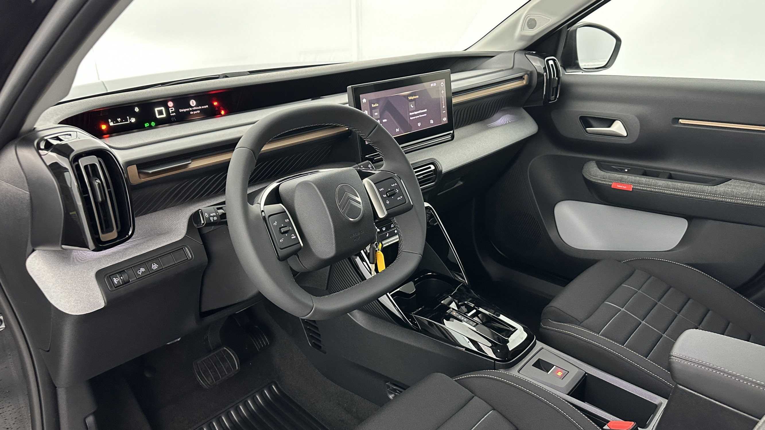 Vente en ligne Citroën C3 Aircross C3 AIRCROSS 1.2 Hybride 145ch Plus e-DCS6 au prix de 23 500 €
