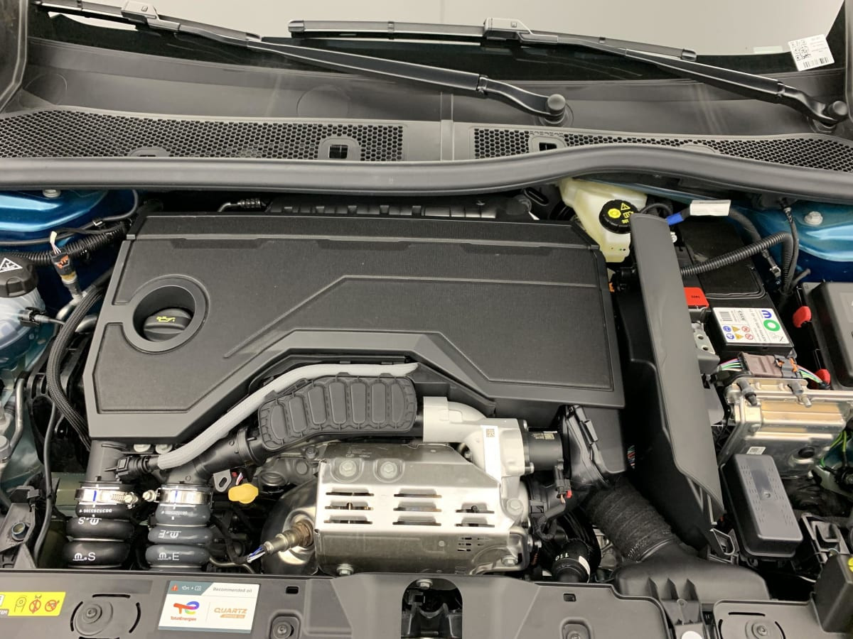 Vente en ligne Peugeot 2008 Hybrid 145 e-DCS6 Allure au prix de 24 380 €