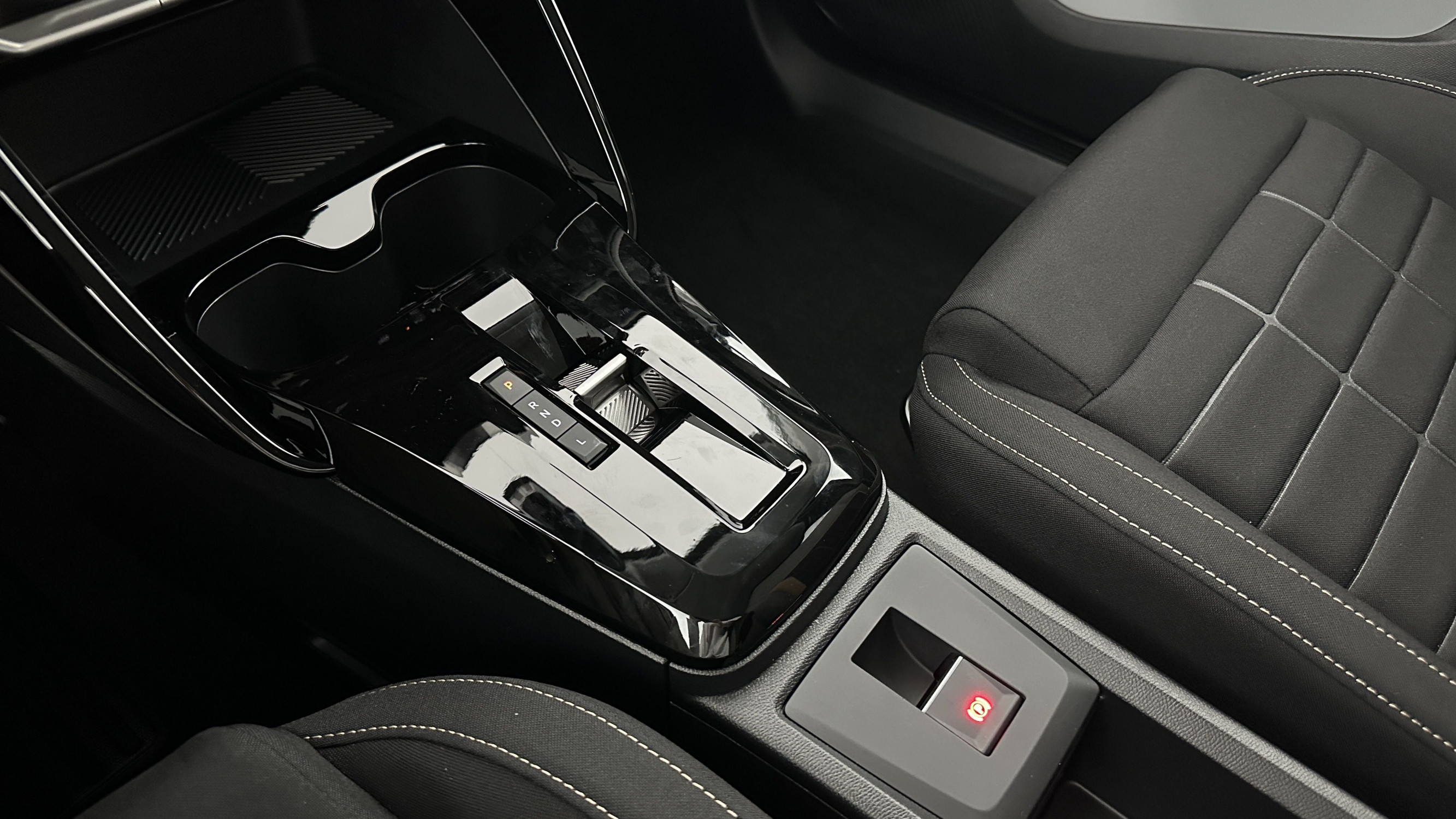 Vente en ligne Citroën C3 Aircross C3 AIRCROSS 1.2 Hybride 145ch Plus e-DCS6 au prix de 23 710 €