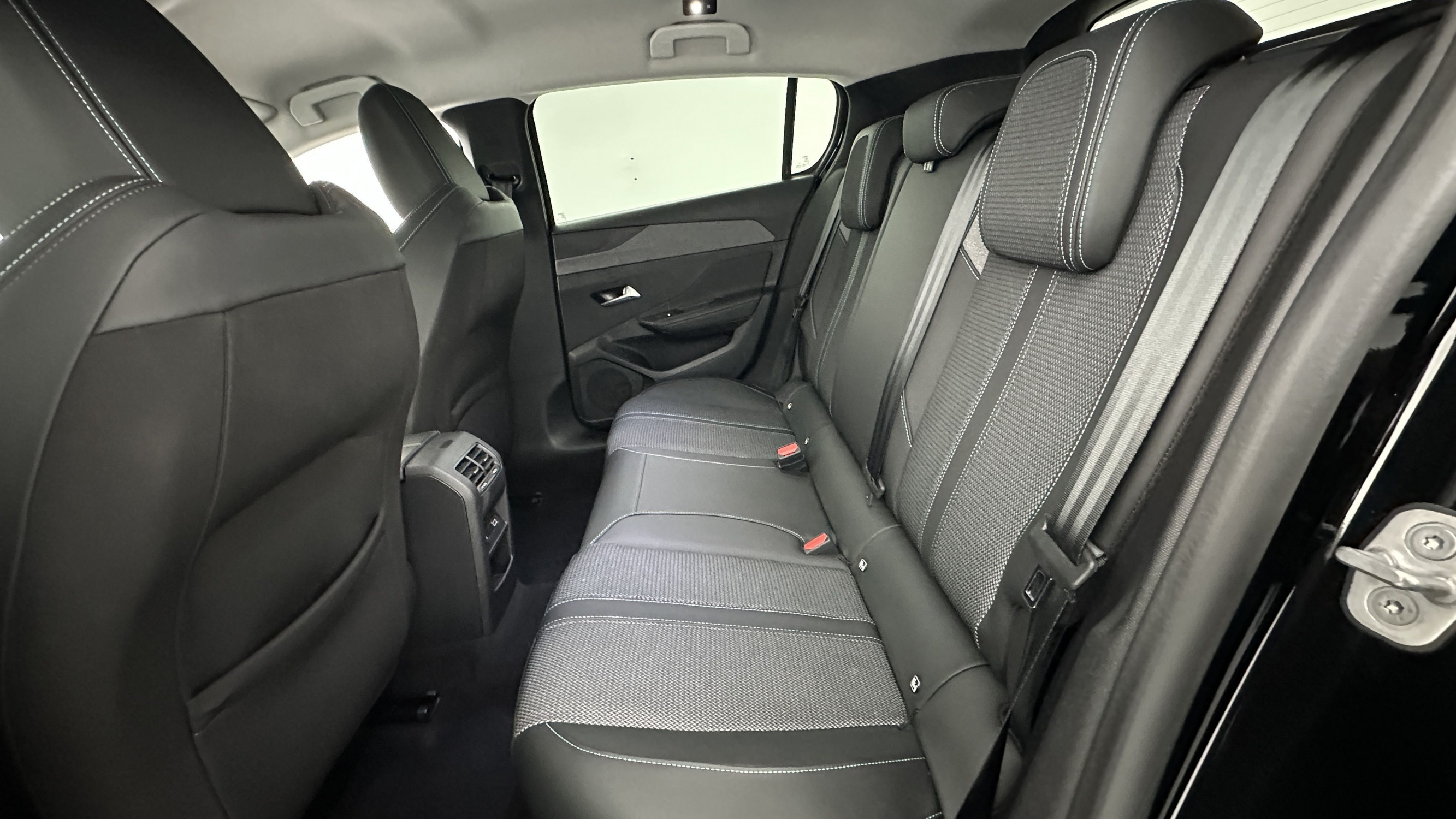 Vente en ligne Peugeot 308 308 1.2 Hybrid 136ch Allure e-DCS6 au prix de 24 710 €