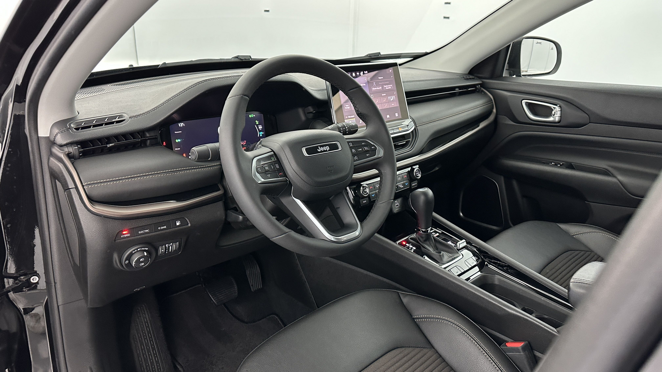 Vente en ligne Jeep Compass COMPASS II 1.3 T4 240ch PHEV 4xe Overland AT6 eAWD au prix de 27 500 €
