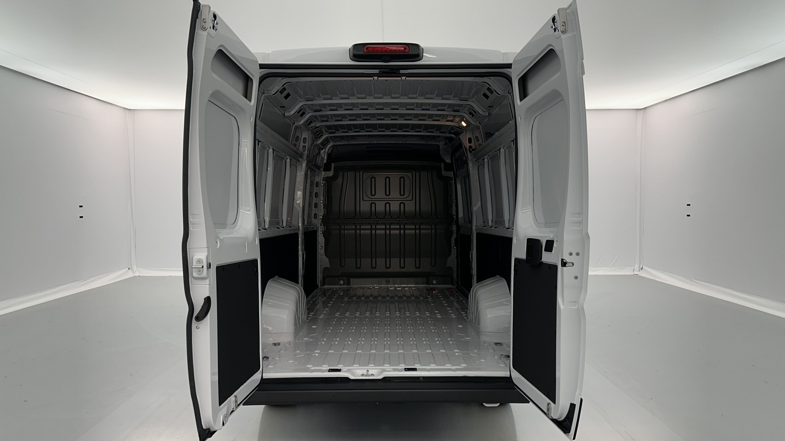 Vente en ligne Peugeot Boxer Fourgon BOXER  II L4H2 3.5 MAXI 2.2 180ch BVA8 au prix de 38 580 €