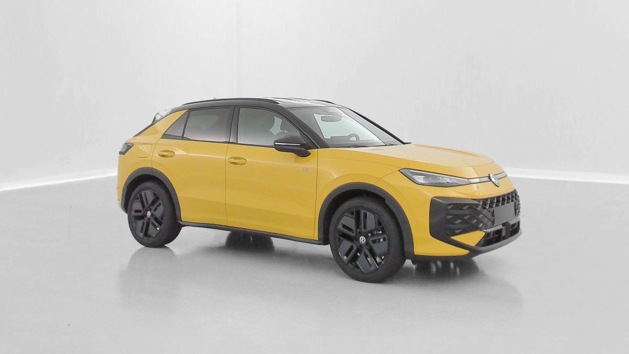Vente en ligne Volkswagen T-Roc T-ROC 1.5 eTSI EVO2 Hybrid 150ch R-Line DSG7 au prix de 37 600 €