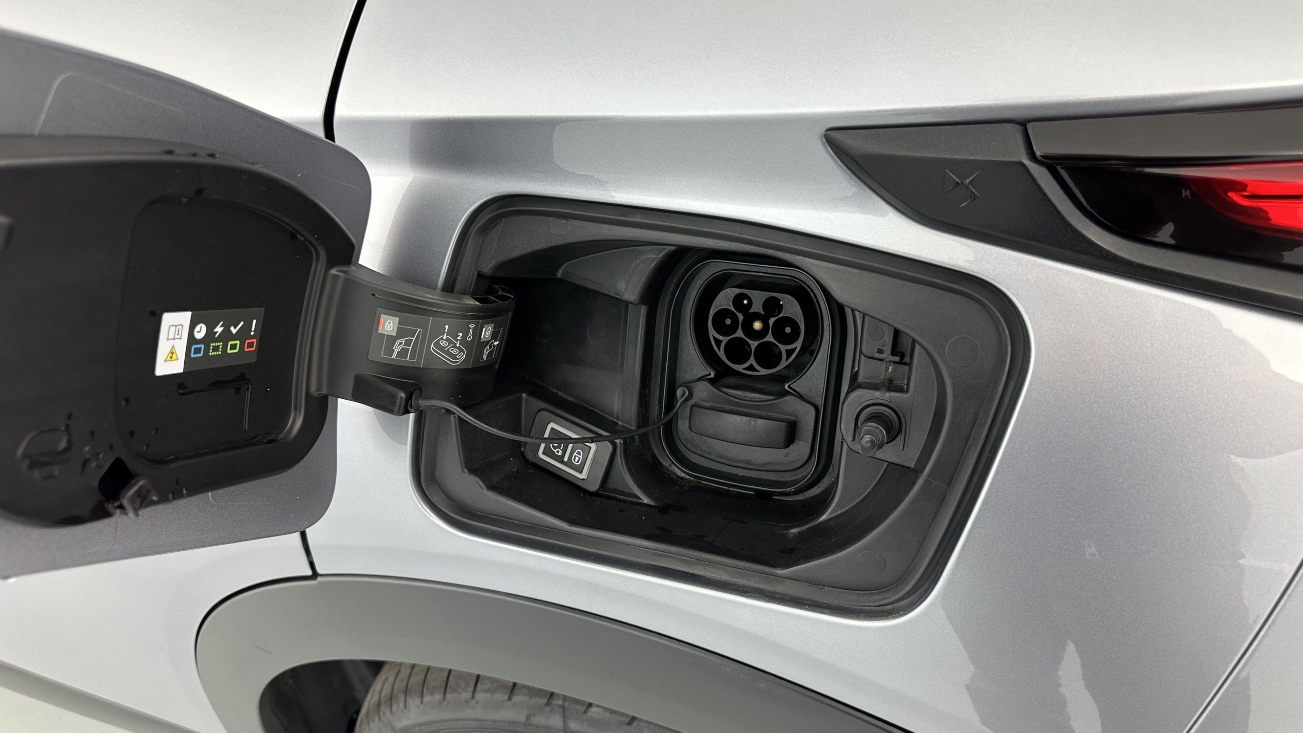 Vente en ligne Ds Ds3 Crossback DS3 CROSSBACK 50 kWh E-Tense 136ch Performance Line + au prix de 16 400 €