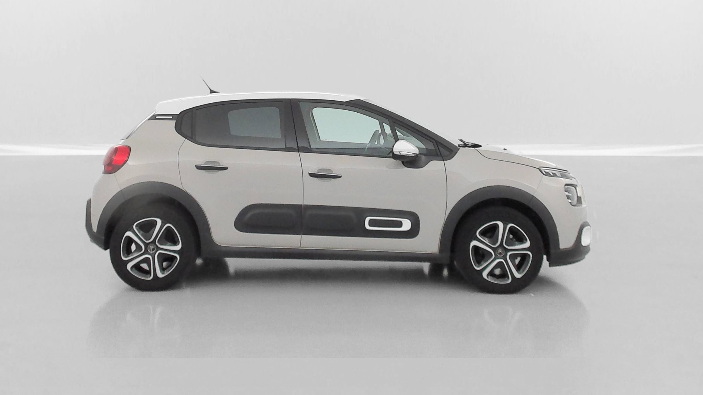 Vente en ligne Citroën C3 C3 III 1.2 PureTech 83ch Shine au prix de 16 510 €
