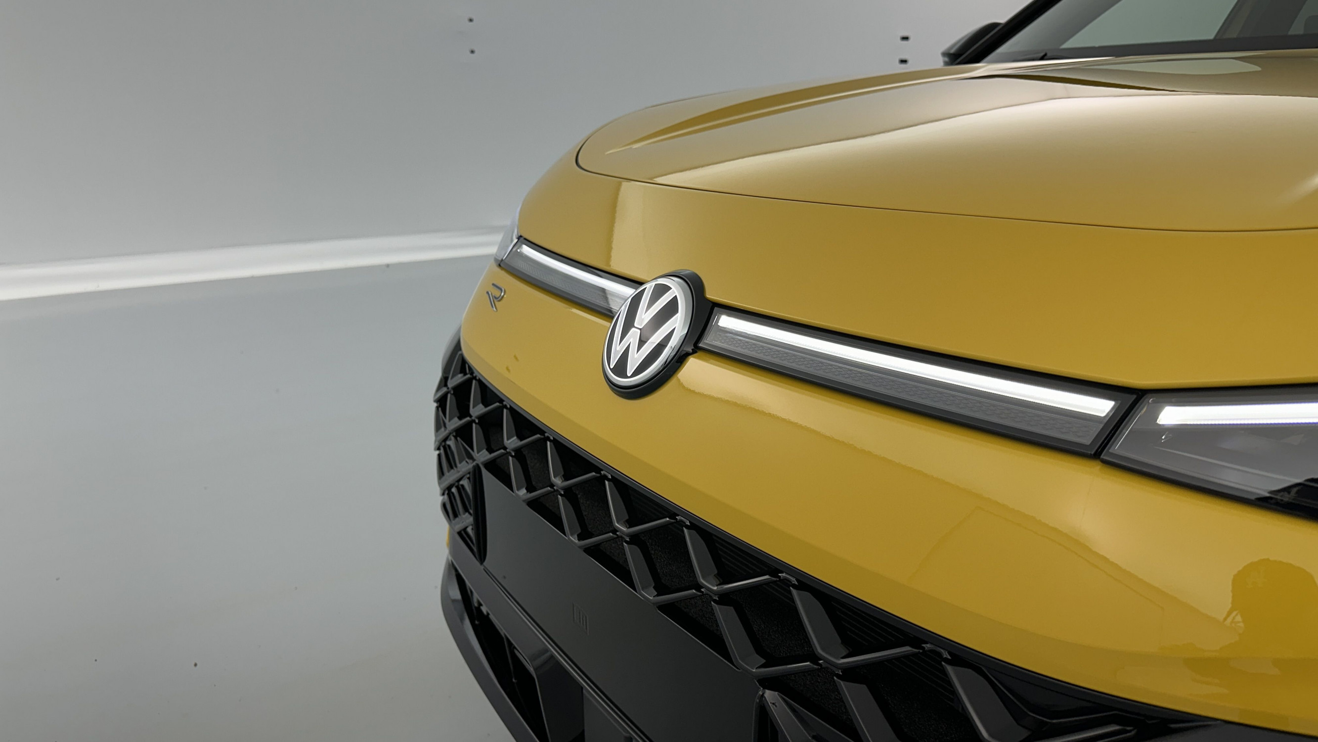 Vente en ligne Volkswagen T-Roc T-ROC 1.5 eTSI EVO2 Hybrid 150ch R-Line DSG7 au prix de 37 600 €