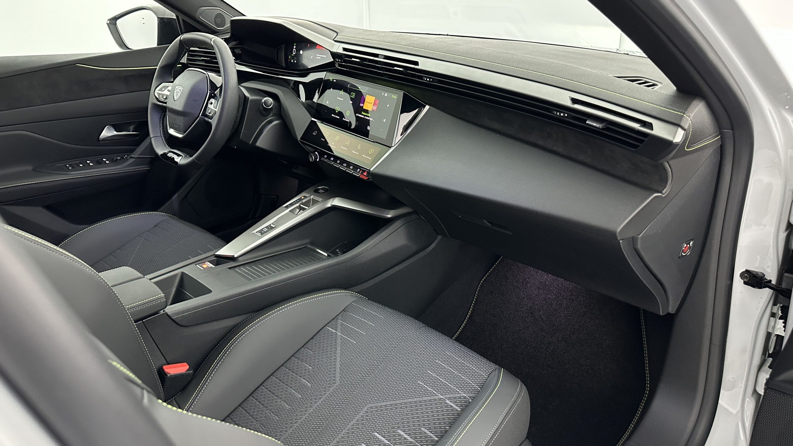Vente en ligne Peugeot 308 308 III(2) 1.2 Hybrid 145ch GT e-DCS6 au prix de 29 710 €