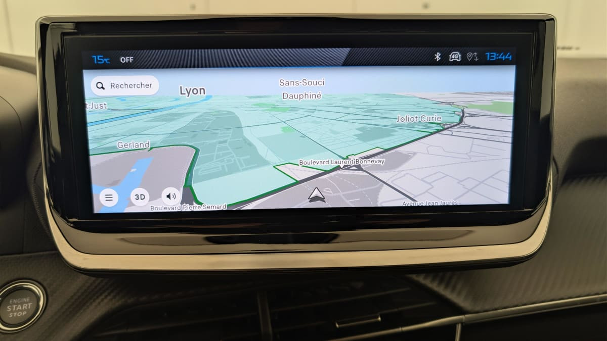 Vente en ligne Peugeot 2008 Hybrid 145 e-DCS6 Allure au prix de 23 360 €