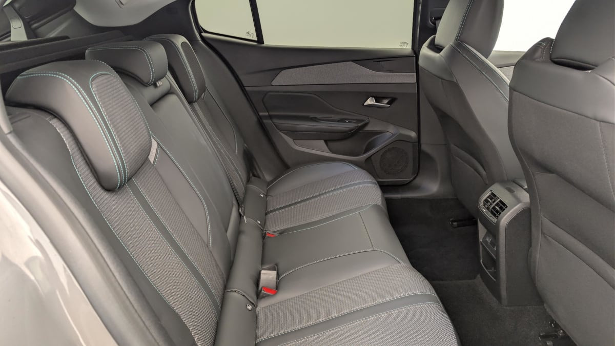 Vente en ligne Peugeot 408 Hybrid 145 e-DCS6 Allure au prix de 25 420 €