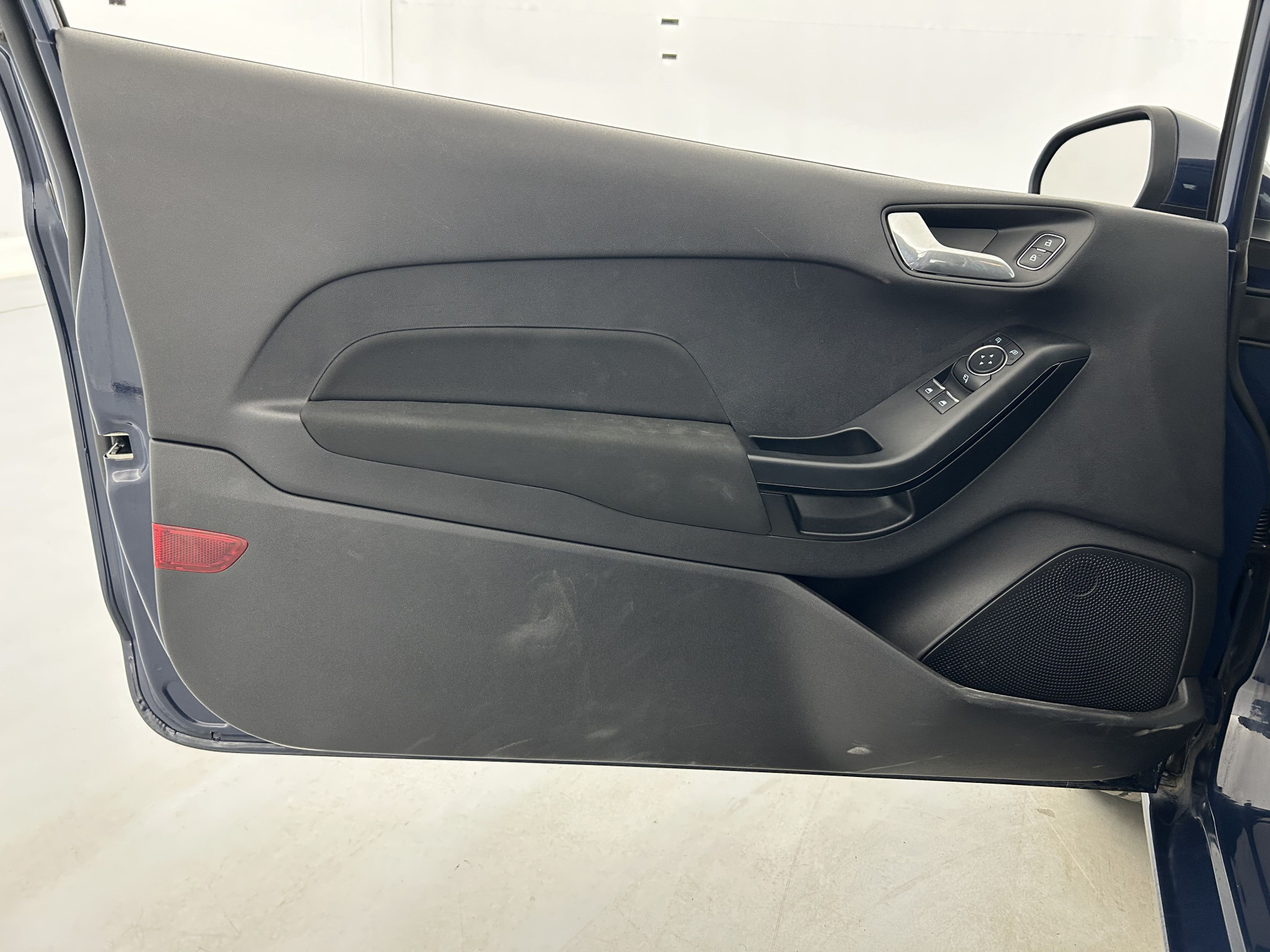 Vente en ligne Ford Fiesta 1.1 85ch Cool & Connect 3p + Radars de recul au prix de 9 780 €