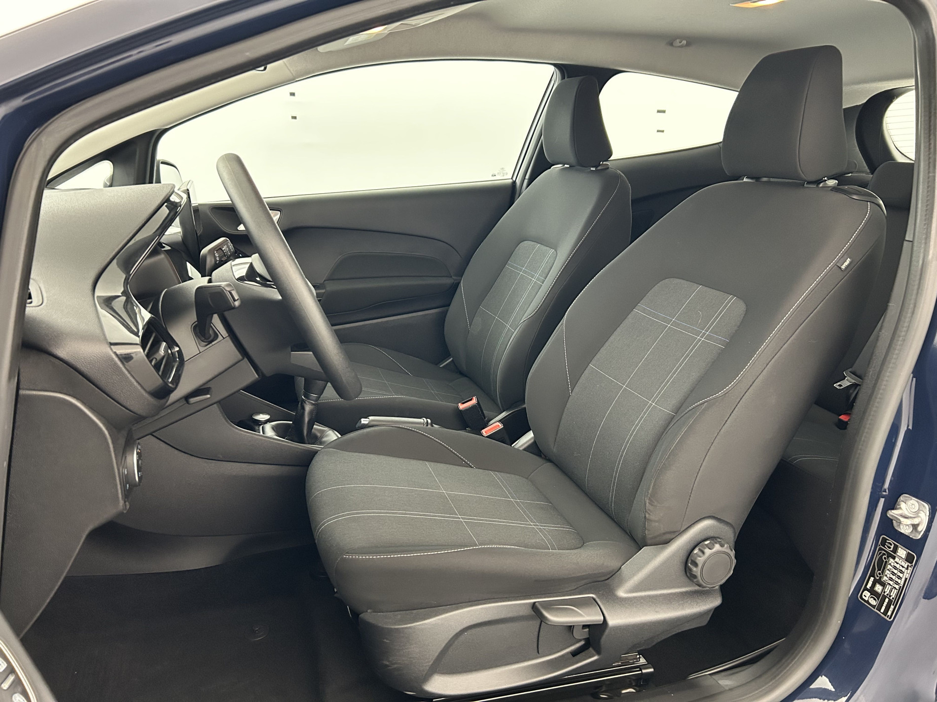 Vente en ligne Ford Fiesta 1.1 85ch Cool & Connect 3p + Radars de recul au prix de 9 780 €