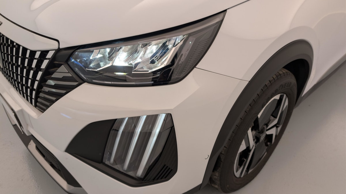 Vente en ligne Peugeot 2008 Hybrid 145 e-DCS6 Allure au prix de 23 360 €