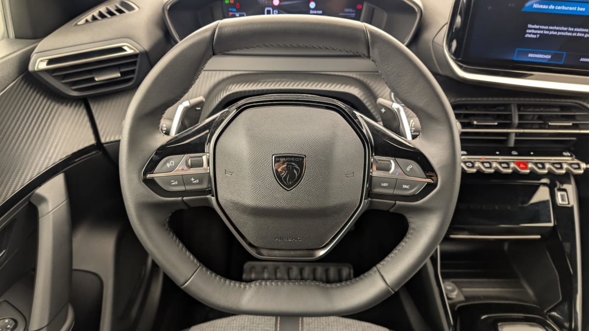 Vente en ligne Peugeot 2008 Hybrid 145 e-DCS6 Allure au prix de 23 360 €