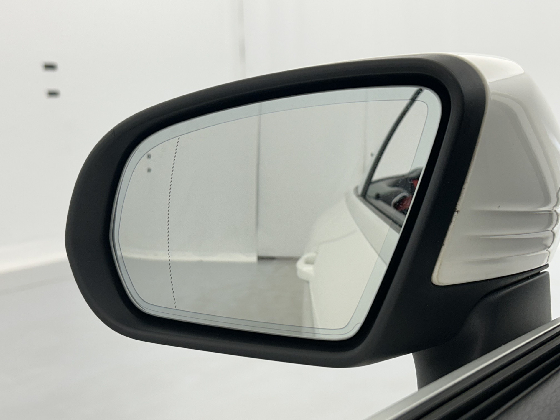 Vente en ligne Mercedes Classe C 220 d 194ch AMG Line 9G-Tronic + Attelage au prix de 29 980 €